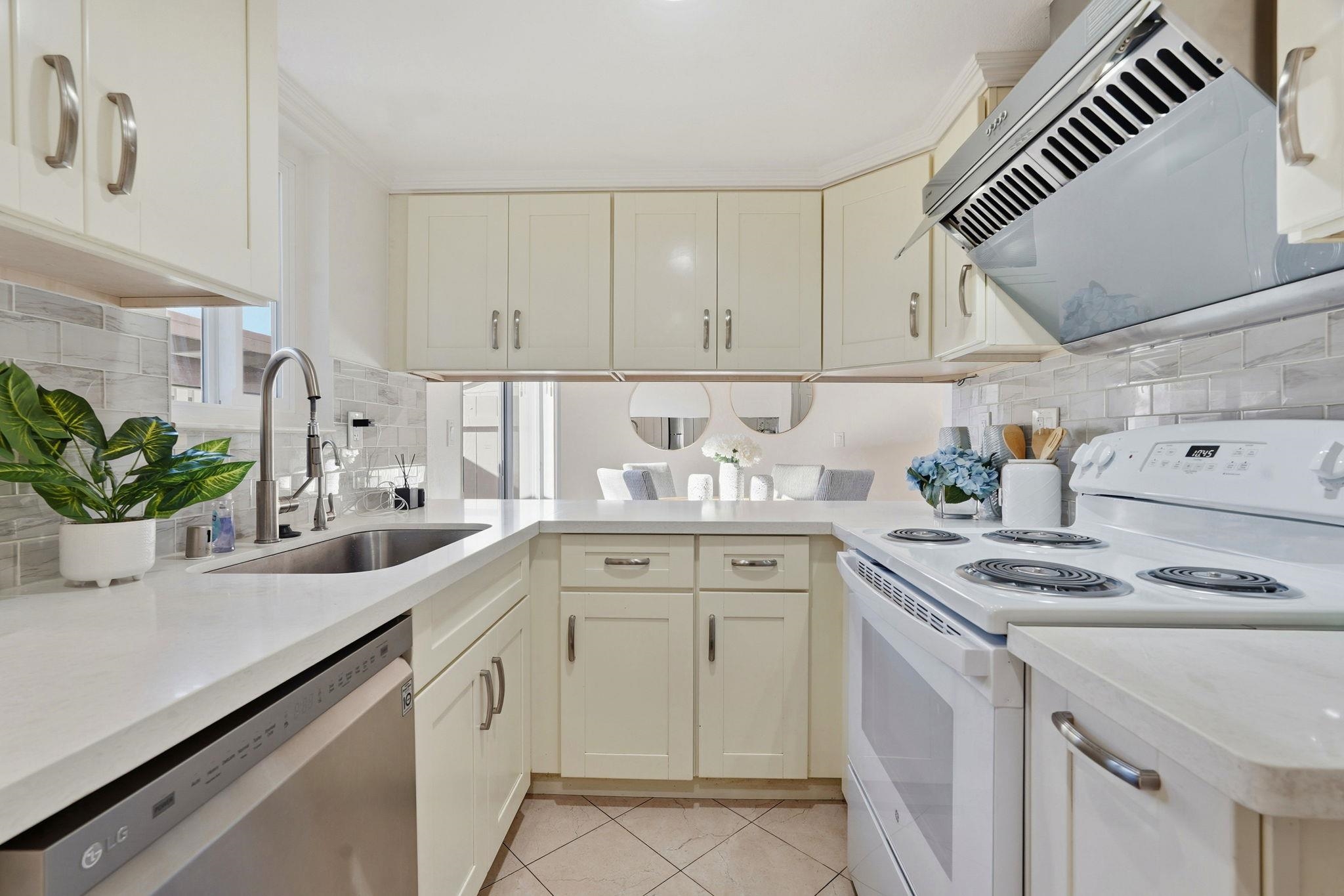 Detail Gallery Image 10 of 40 For 21091 Red Fir Ct, Cupertino,  CA 95014 - 3 Beds | 1/1 Baths