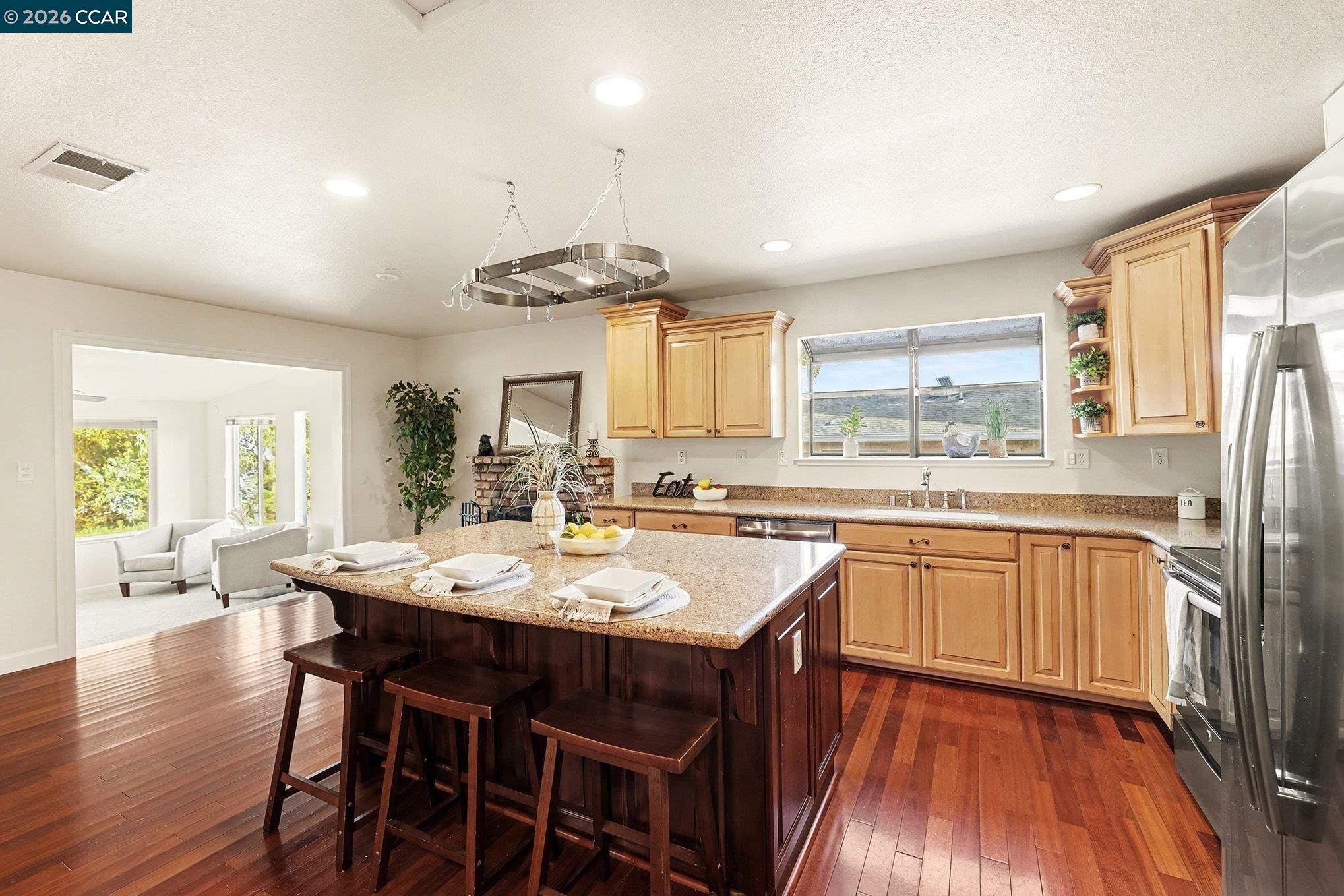 Detail Gallery Image 12 of 29 For 837 Marie Ave, Martinez,  CA 94553 - 4 Beds | 2 Baths