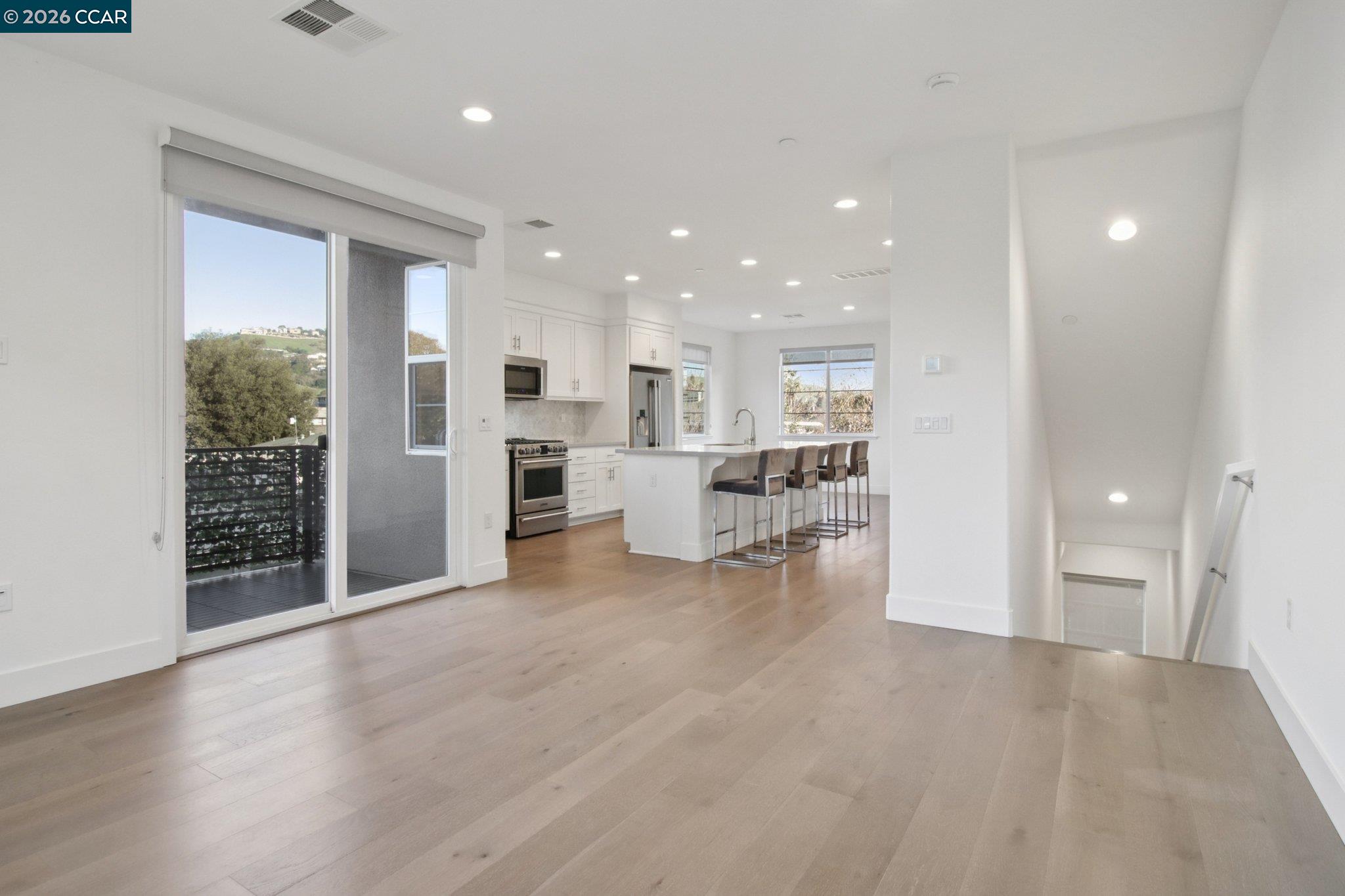 Photo #2: 41120815 Listing: Photo #2