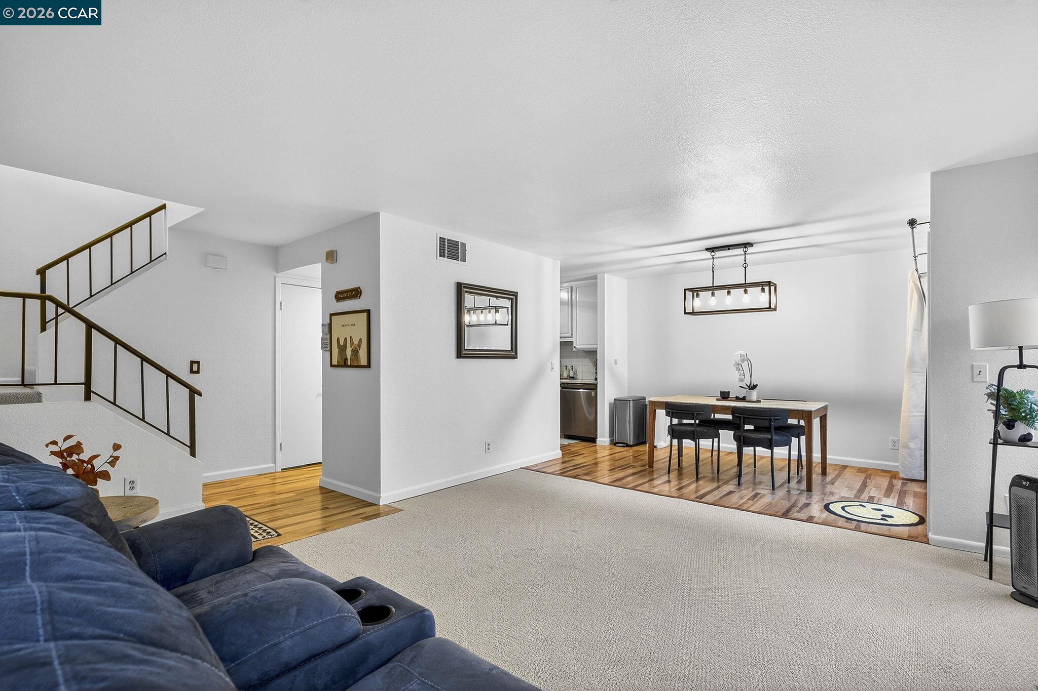 Photo #1: 41120820 Listing: Photo #1