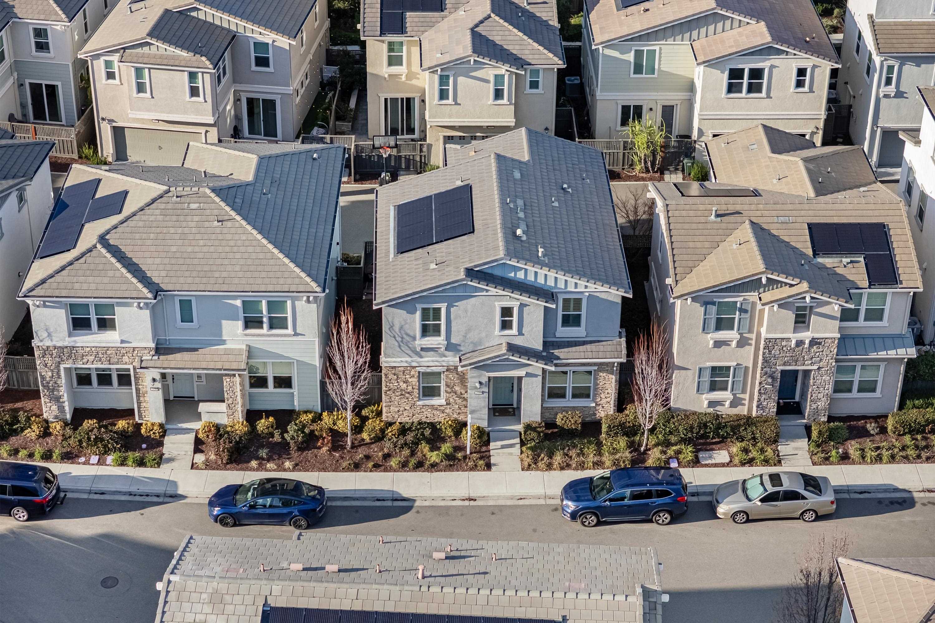 Detail Gallery Image 2 of 38 For 2933 Stringham Way, Dublin,  CA 94568 - 4 Beds | 2/1 Baths