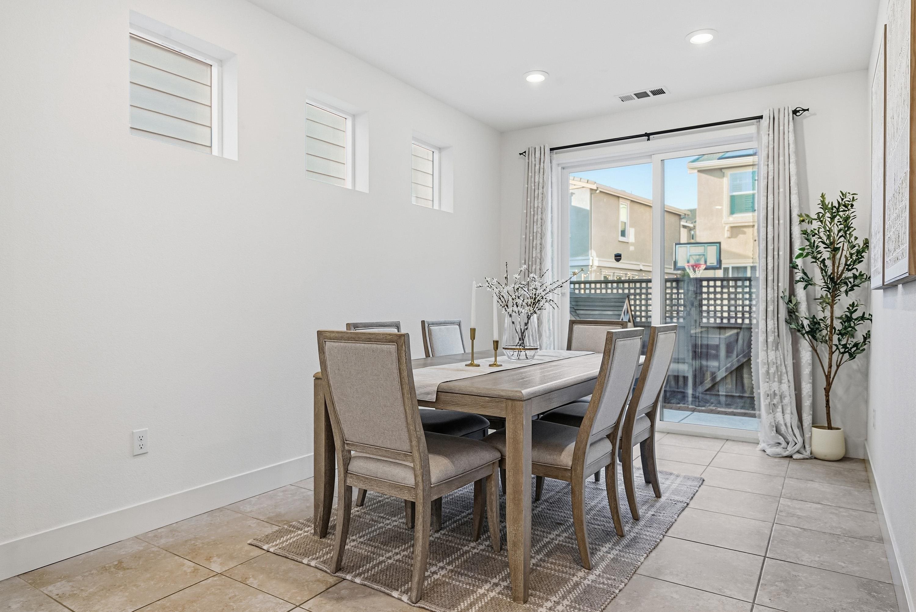 Detail Gallery Image 11 of 38 For 2933 Stringham Way, Dublin,  CA 94568 - 4 Beds | 2/1 Baths