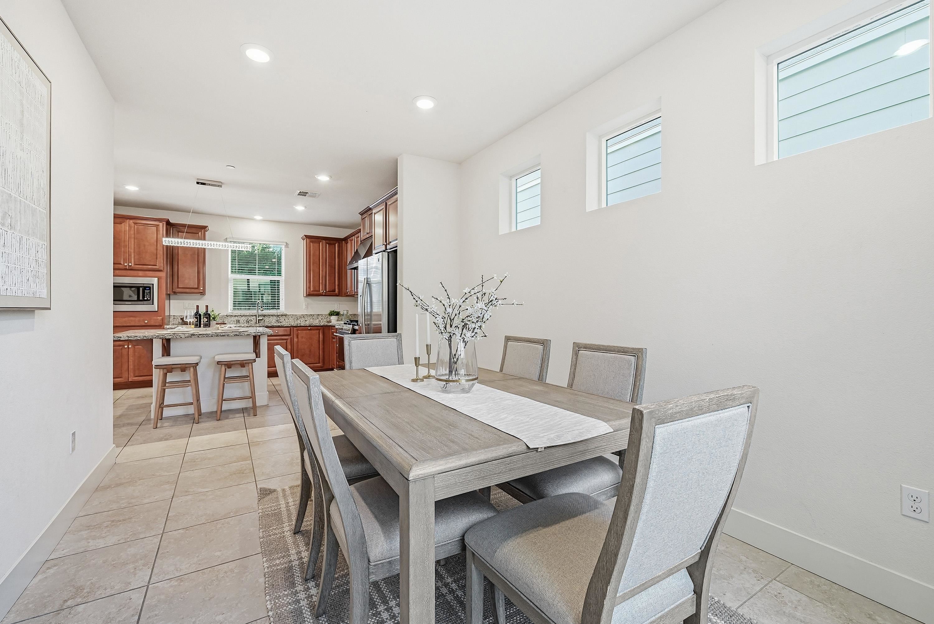 Detail Gallery Image 13 of 38 For 2933 Stringham Way, Dublin,  CA 94568 - 4 Beds | 2/1 Baths