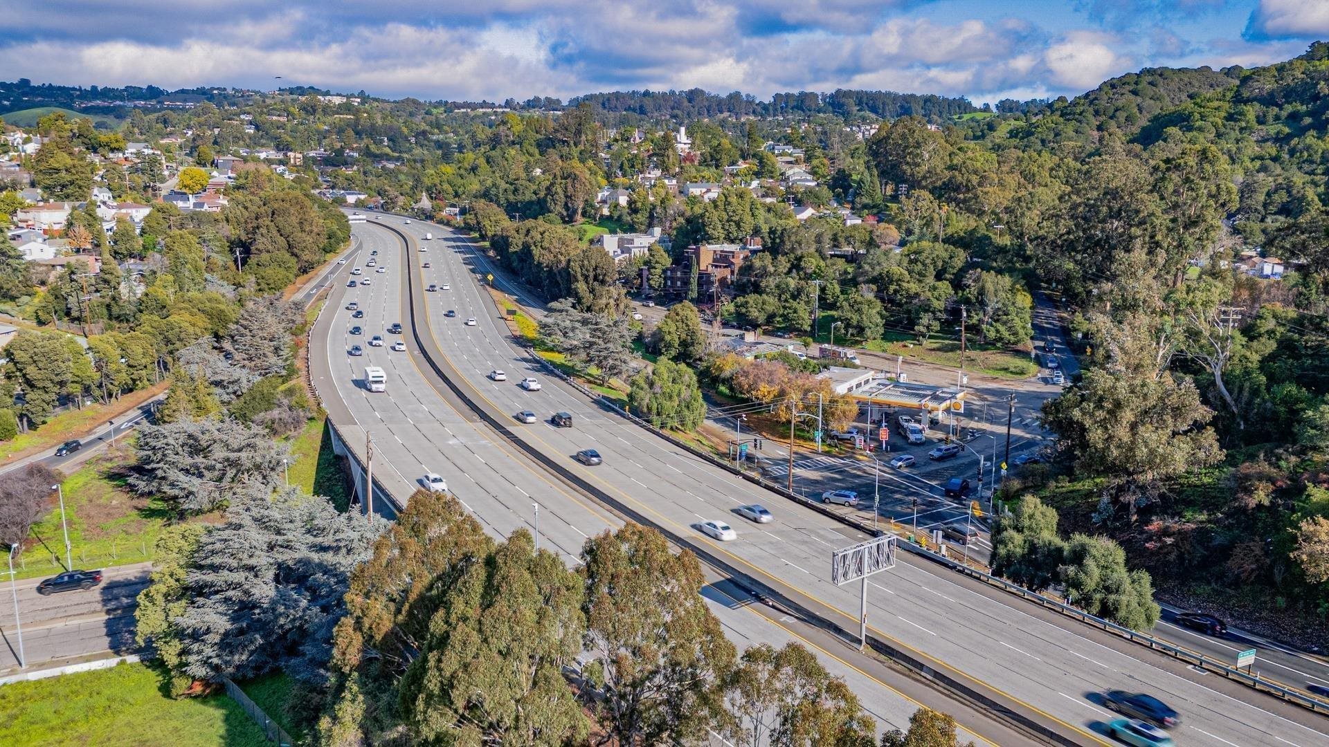 Detail Gallery Image 11 of 26 For 9716 Mountain Blvd, Oakland,  CA 94605 - – Beds | – Baths