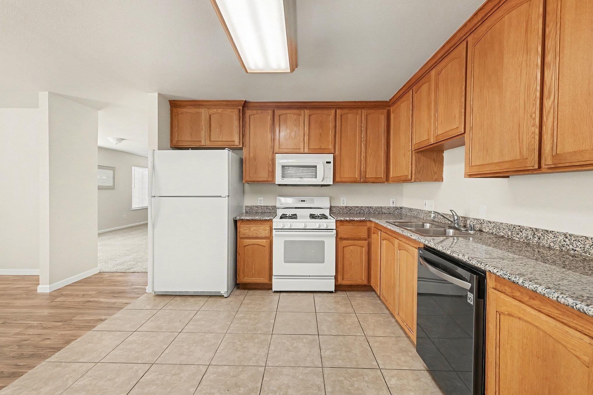 Detail Gallery Image 10 of 29 For 811 G St #811 AND 811 1/2,  Antioch,  CA 94509 - 6 Beds | 3 Baths