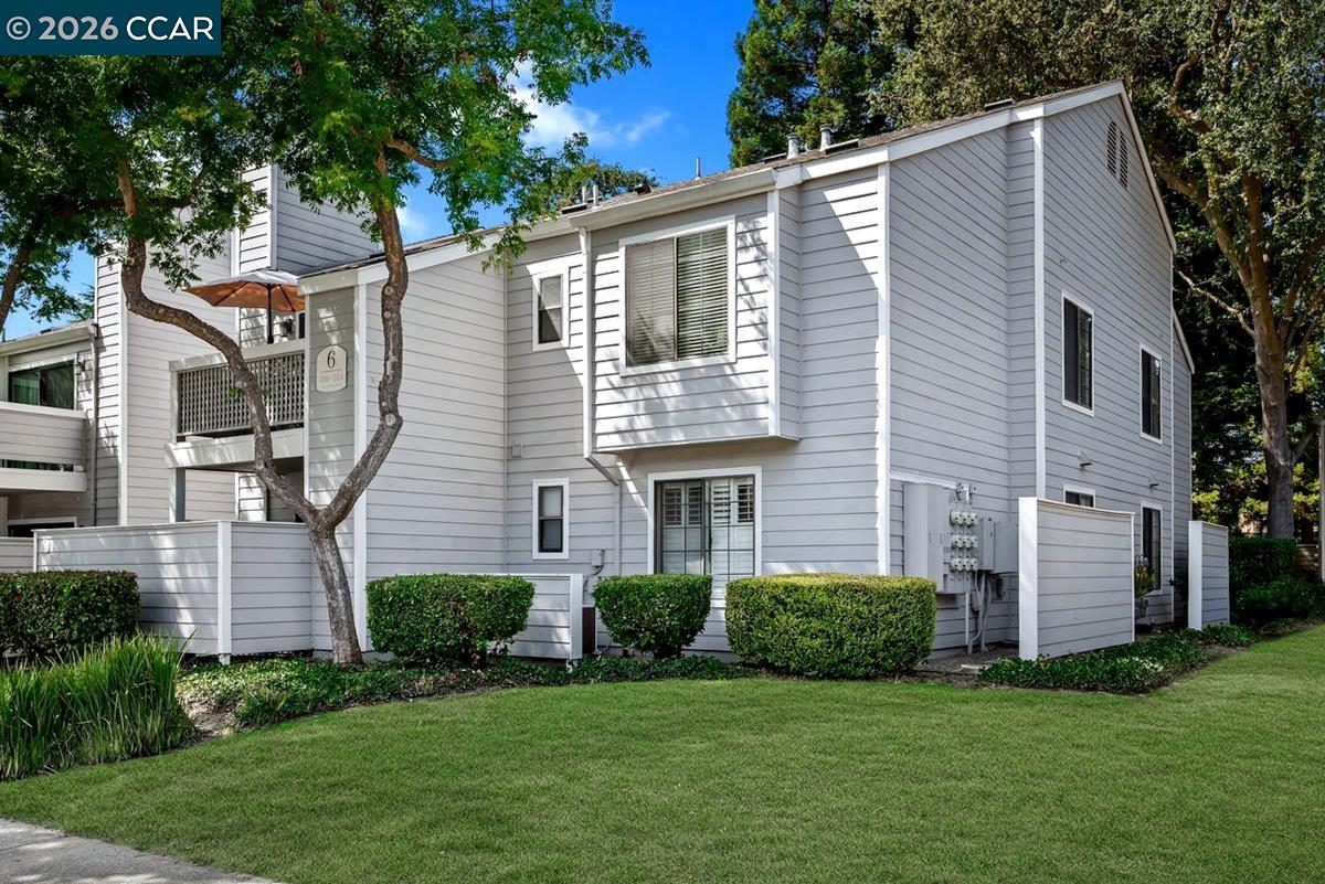 Detail Gallery Image 3 of 41 For 332 Eastridge Dr, San Ramon,  CA 94582 - 2 Beds | 2 Baths