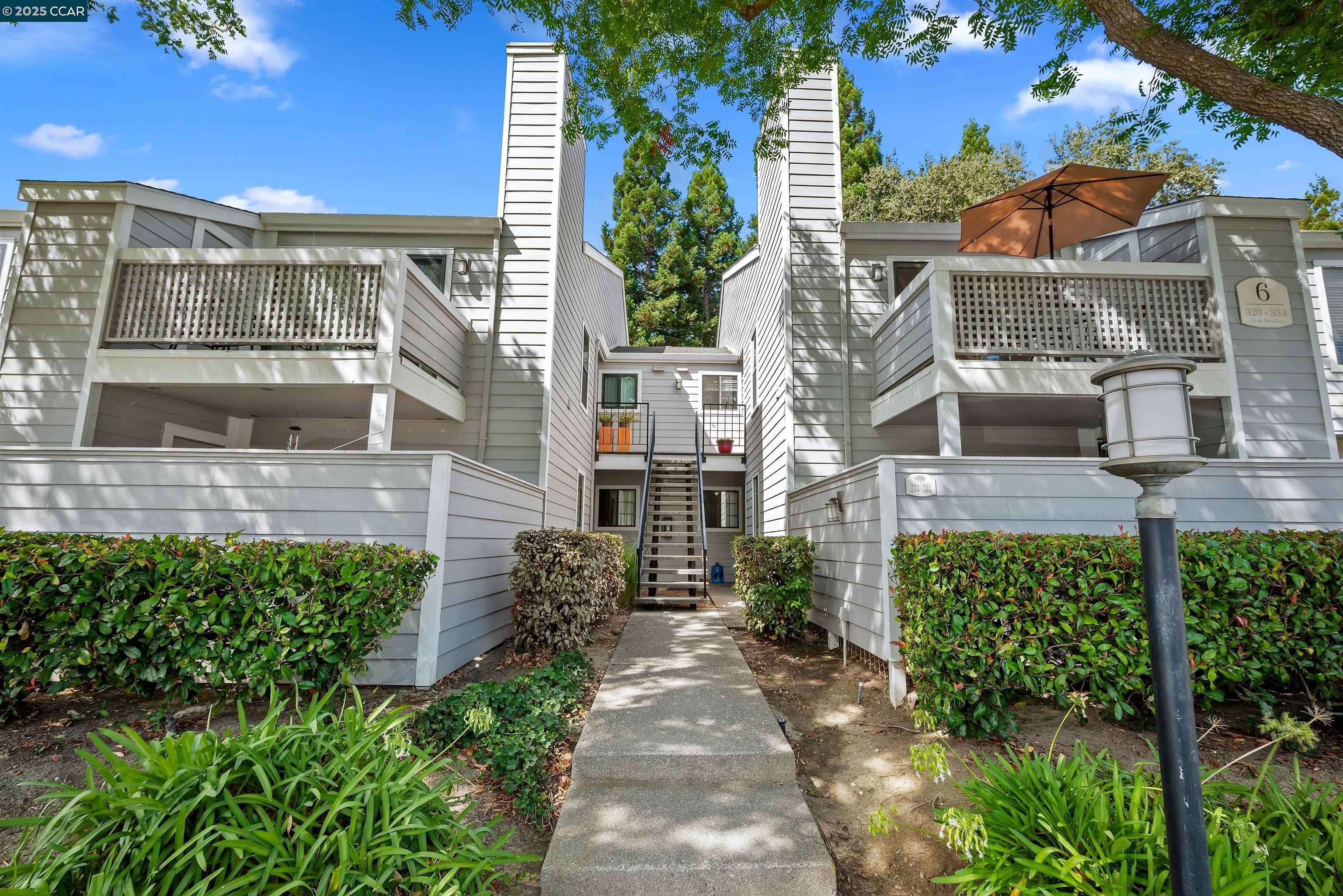 Detail Gallery Image 6 of 41 For 332 Eastridge Dr, San Ramon,  CA 94582 - 2 Beds | 2 Baths