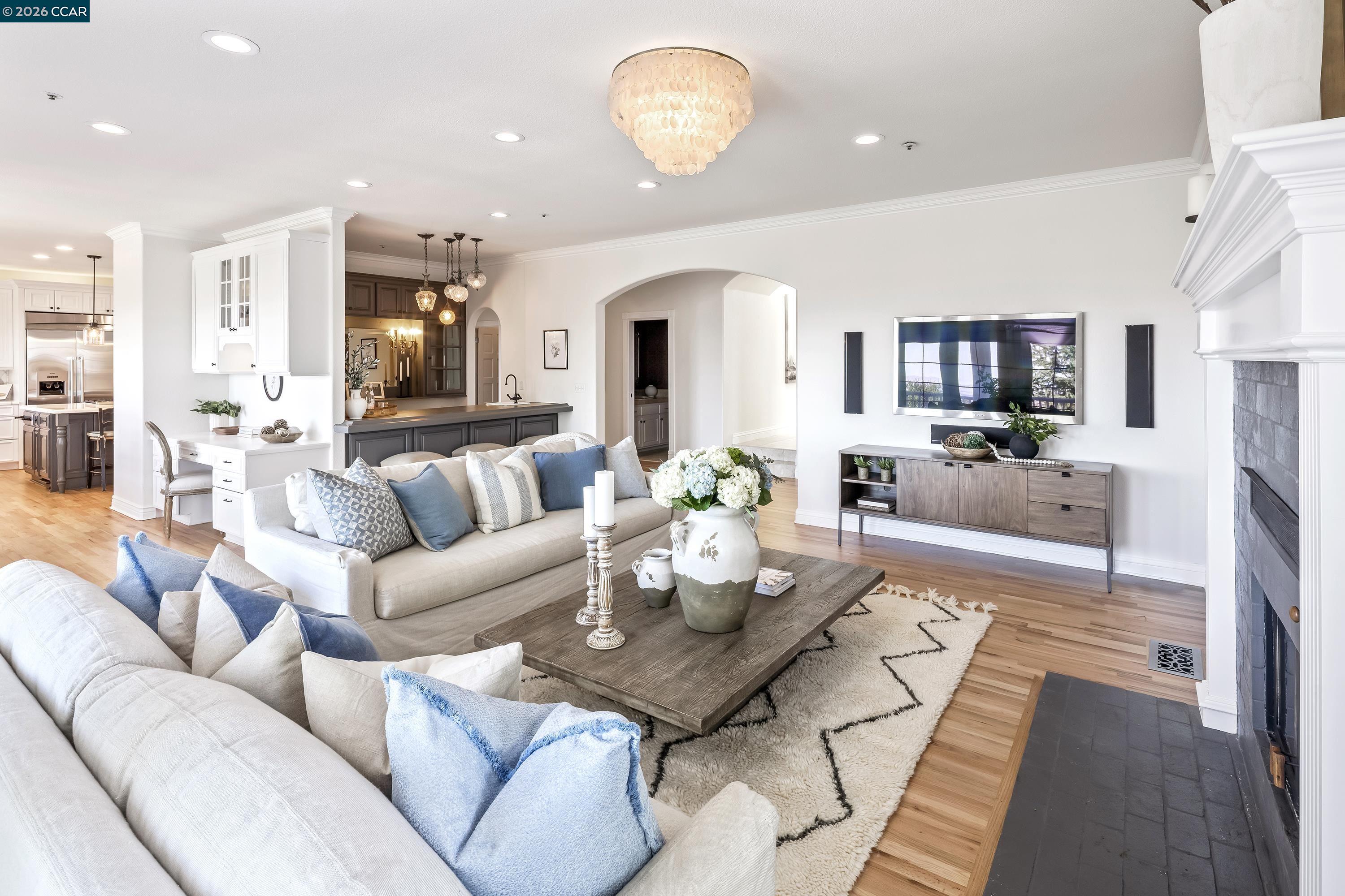 Detail Gallery Image 11 of 45 For 75 Donald Drive, Orinda,  CA 94563-3649 - 6 Beds | 5/1 Baths