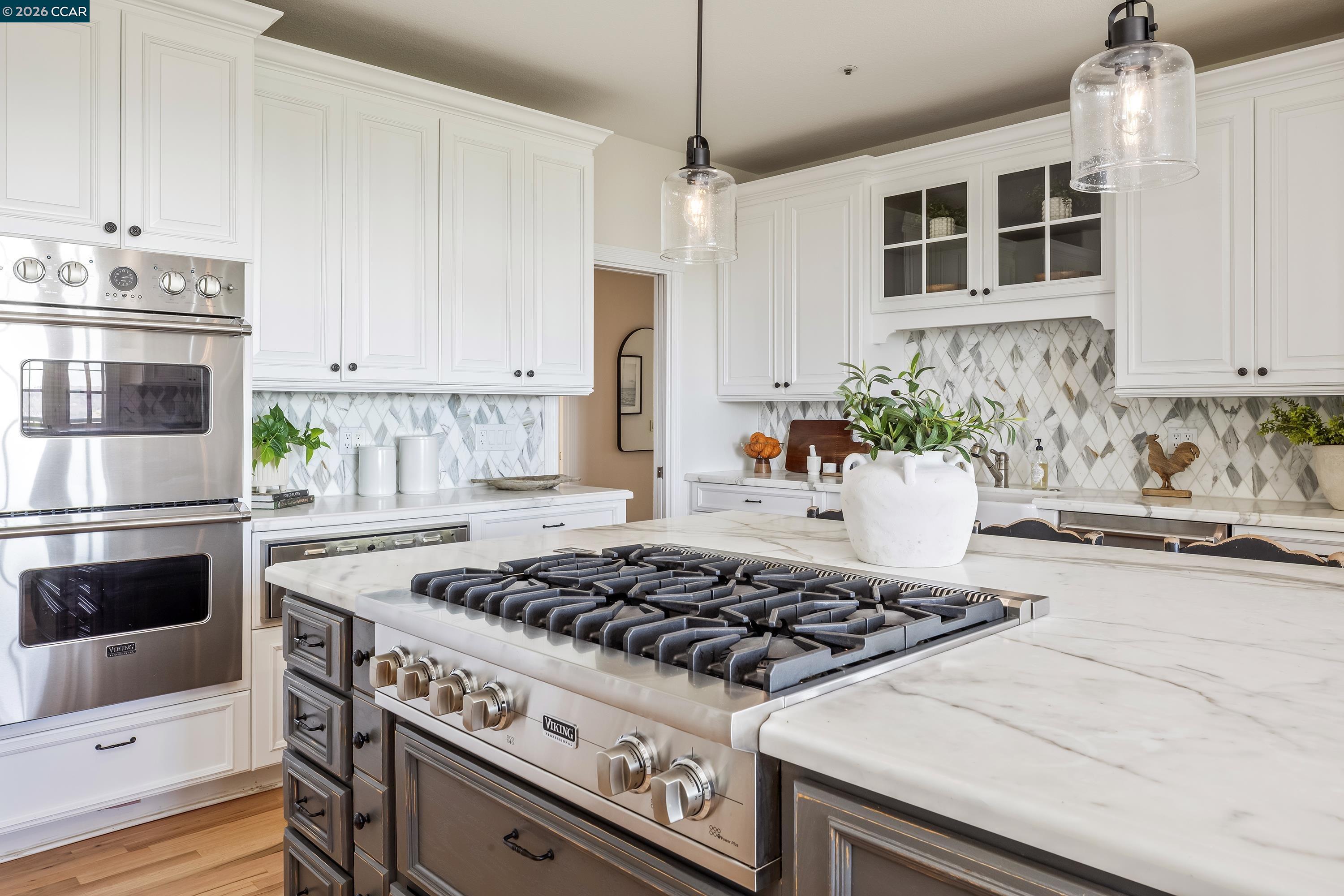 Detail Gallery Image 16 of 45 For 75 Donald Drive, Orinda,  CA 94563-3649 - 6 Beds | 5/1 Baths