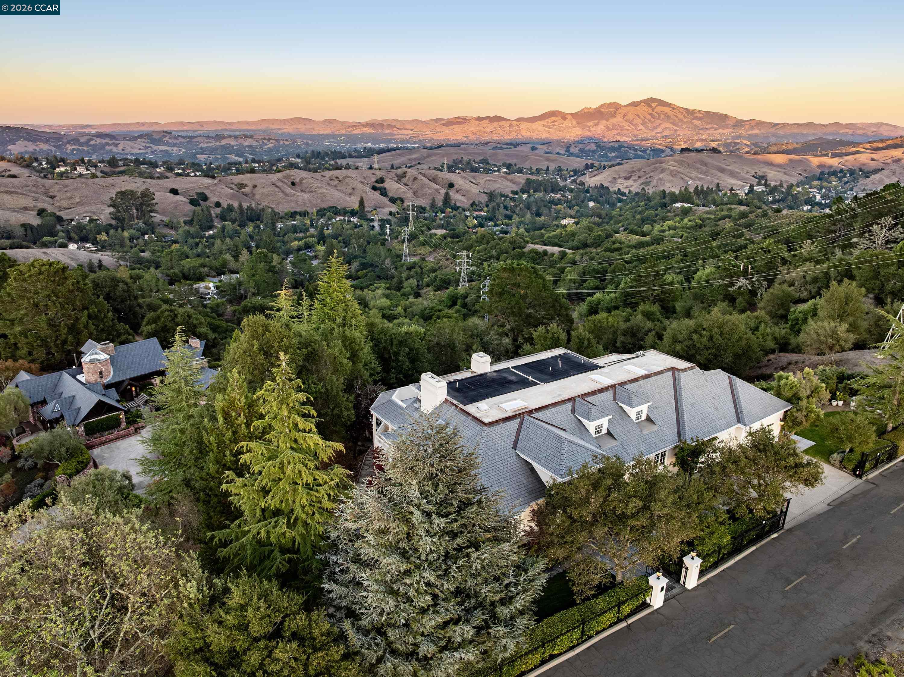 Detail Gallery Image 4 of 45 For 75 Donald Drive, Orinda,  CA 94563-3649 - 6 Beds | 5/1 Baths