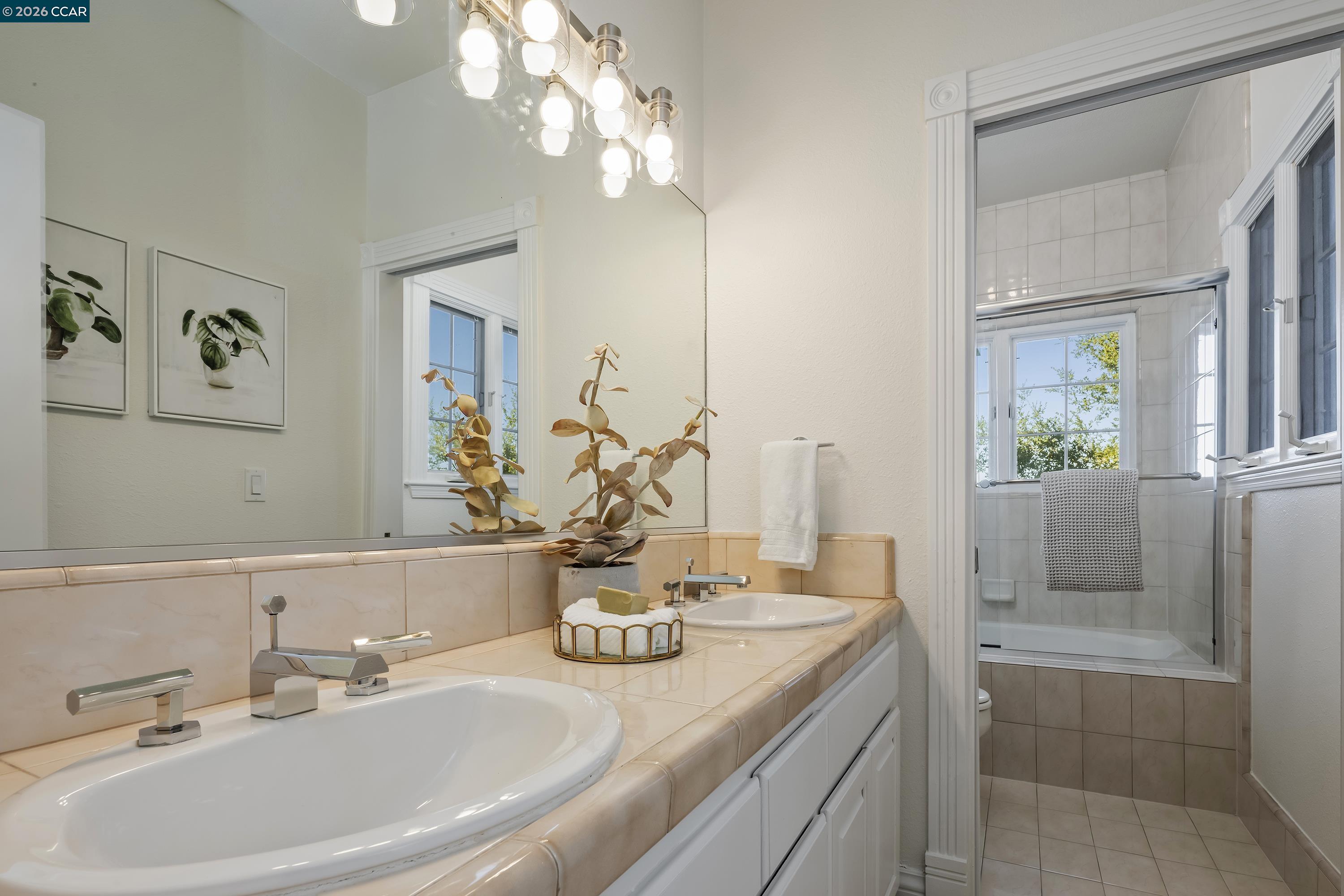 Detail Gallery Image 31 of 45 For 75 Donald Drive, Orinda,  CA 94563-3649 - 6 Beds | 5/1 Baths