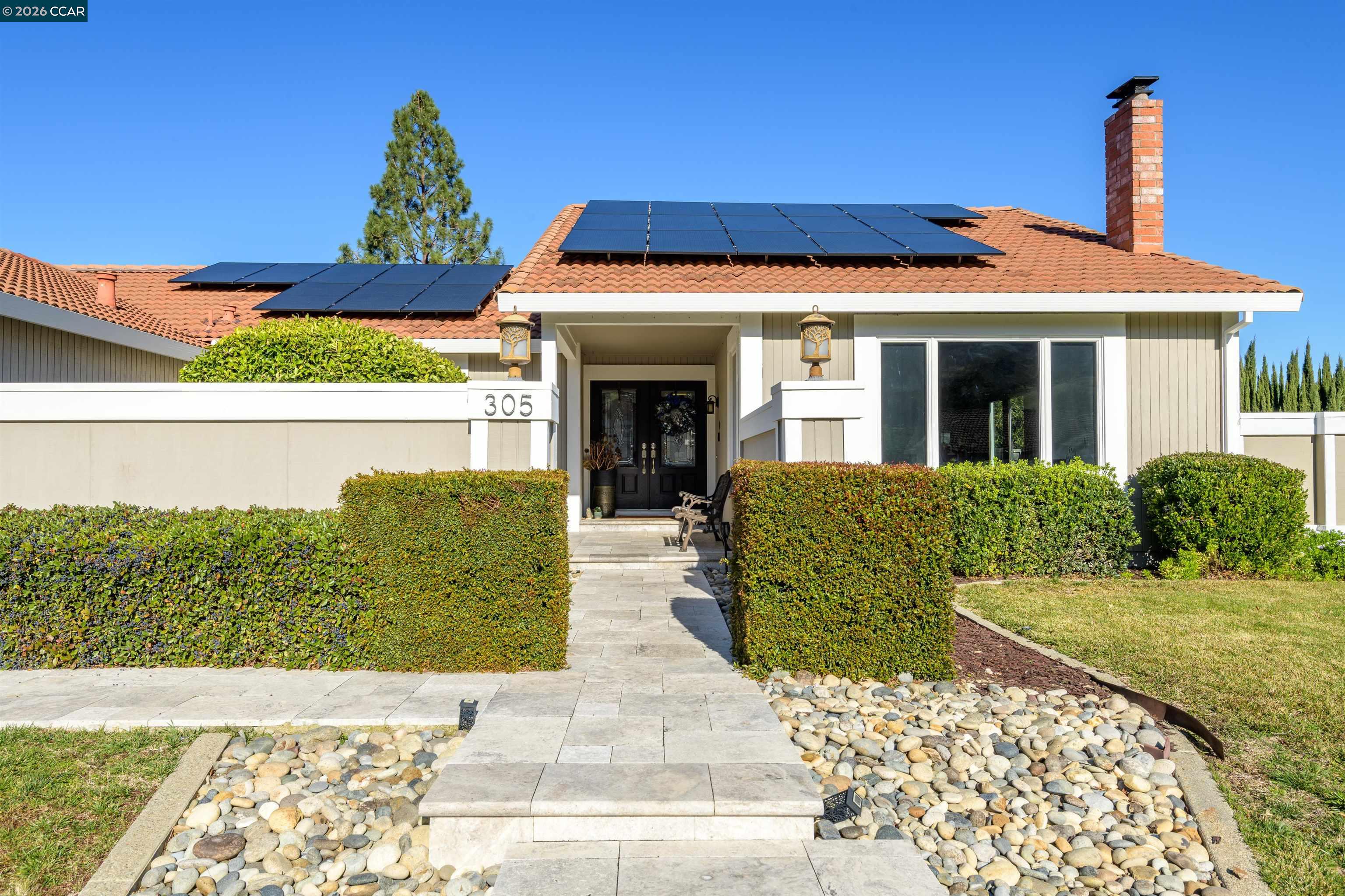 Detail Gallery Image 2 of 41 For 305 Mountaire Pkwy, Clayton,  CA 94517 - 4 Beds | 2 Baths