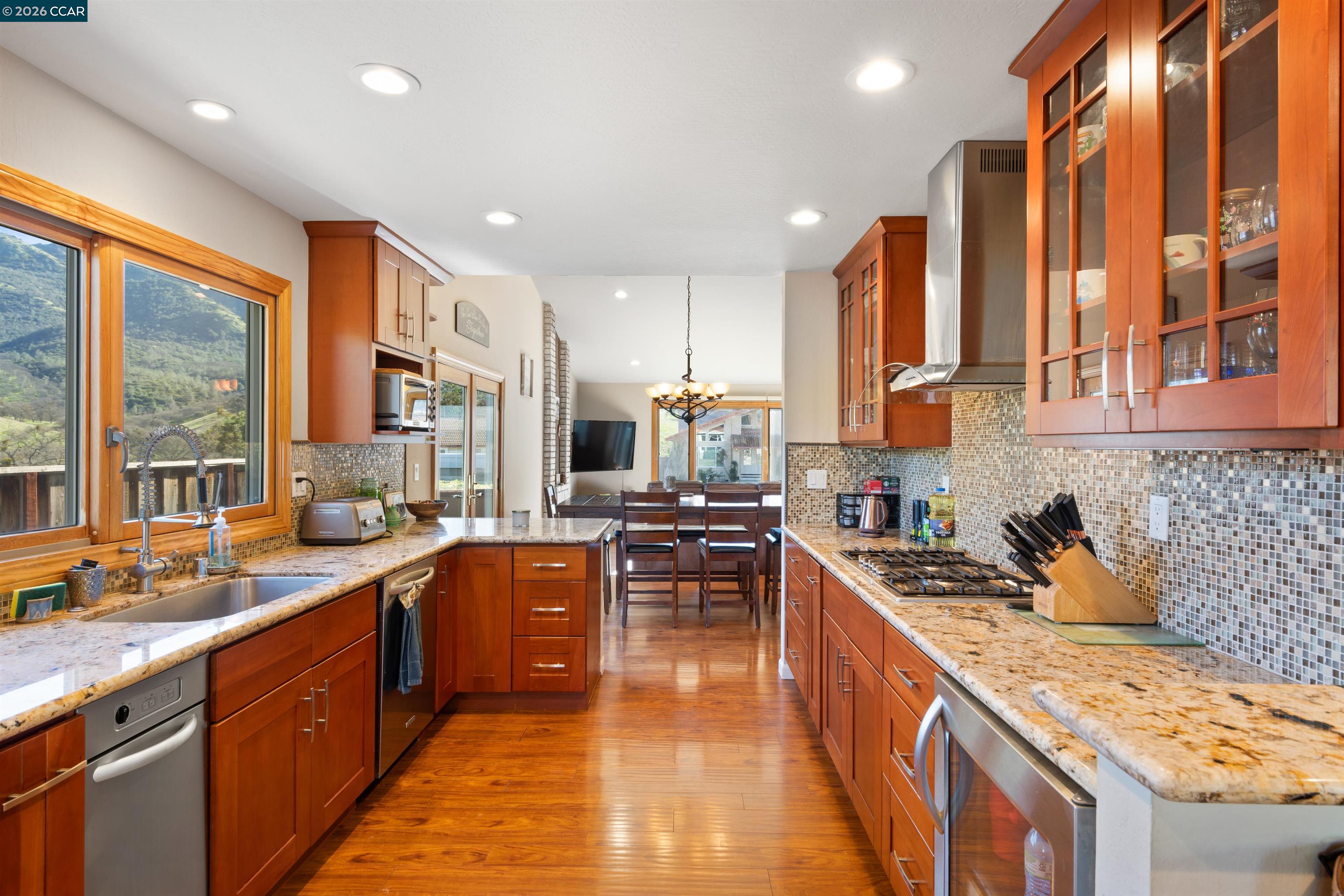 Detail Gallery Image 14 of 41 For 305 Mountaire Pkwy, Clayton,  CA 94517 - 4 Beds | 2 Baths