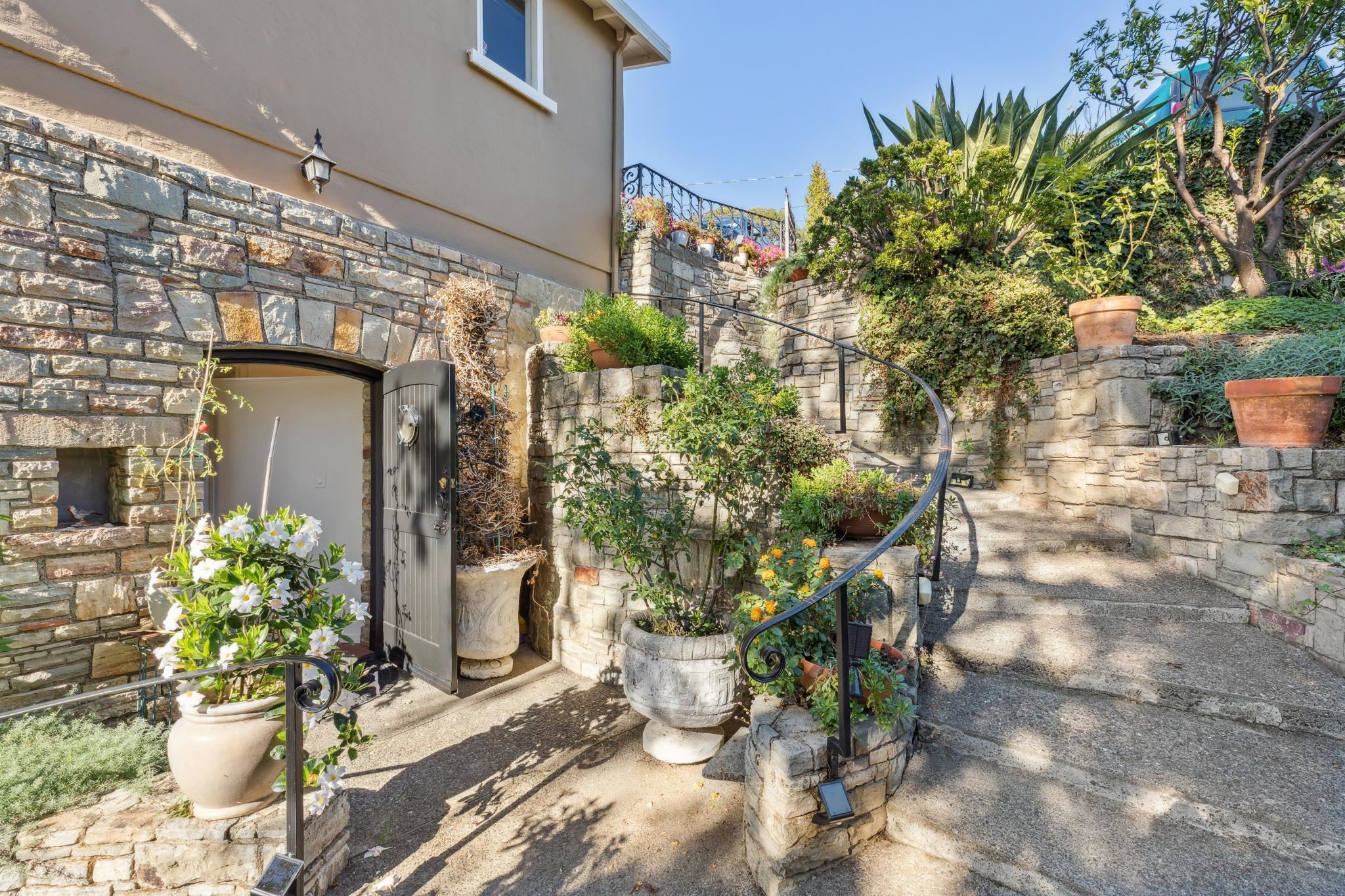 Detail Gallery Image 38 of 51 For 28 Marina Court Dr, San Rafael,  CA 94901 - 3 Beds | 2/1 Baths