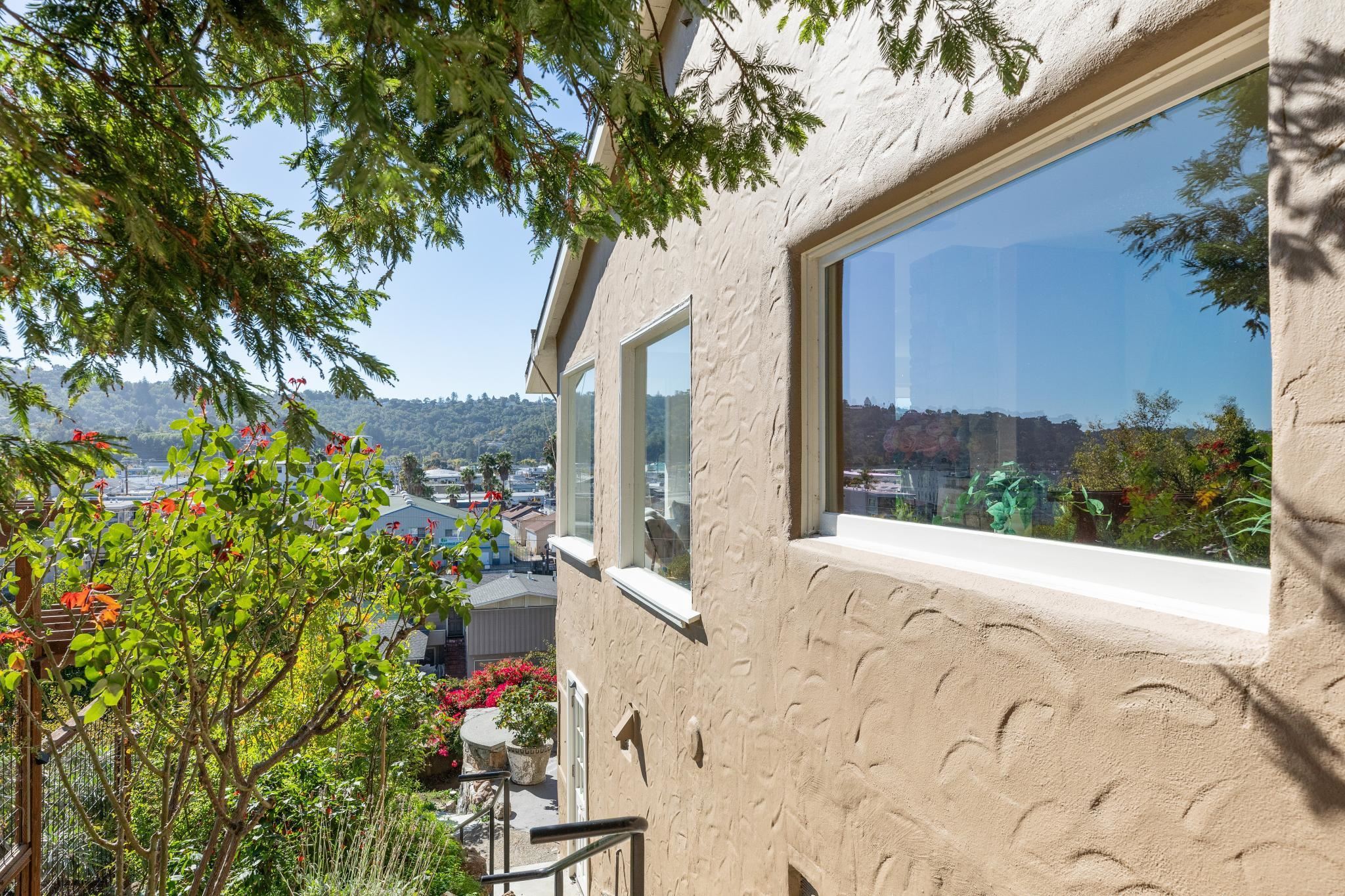 Detail Gallery Image 47 of 51 For 28 Marina Court Dr, San Rafael,  CA 94901 - 3 Beds | 2/1 Baths