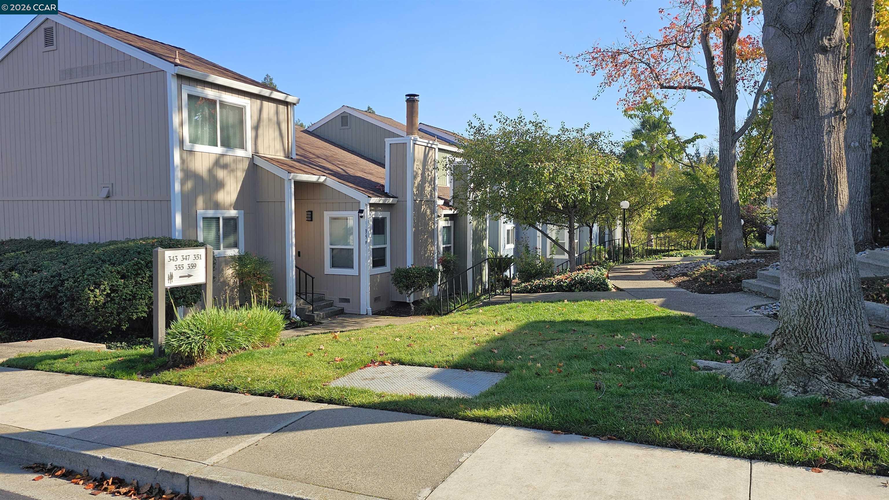 Detail Gallery Image 2 of 36 For 347 Scottsdale Rd, Pleasant Hill,  CA 94523 - 3 Beds | 2/1 Baths