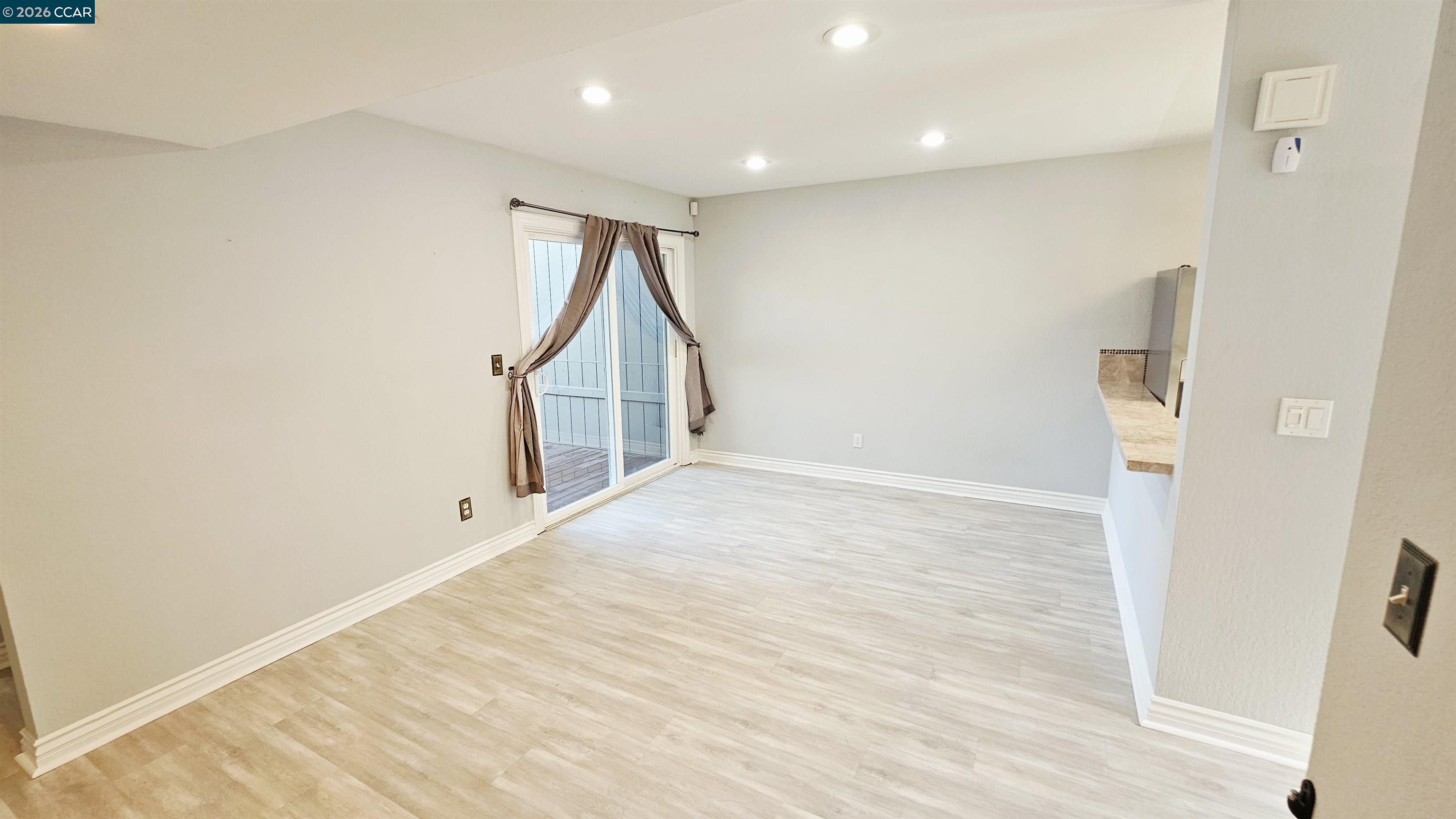 Detail Gallery Image 13 of 36 For 347 Scottsdale Rd, Pleasant Hill,  CA 94523 - 3 Beds | 2/1 Baths