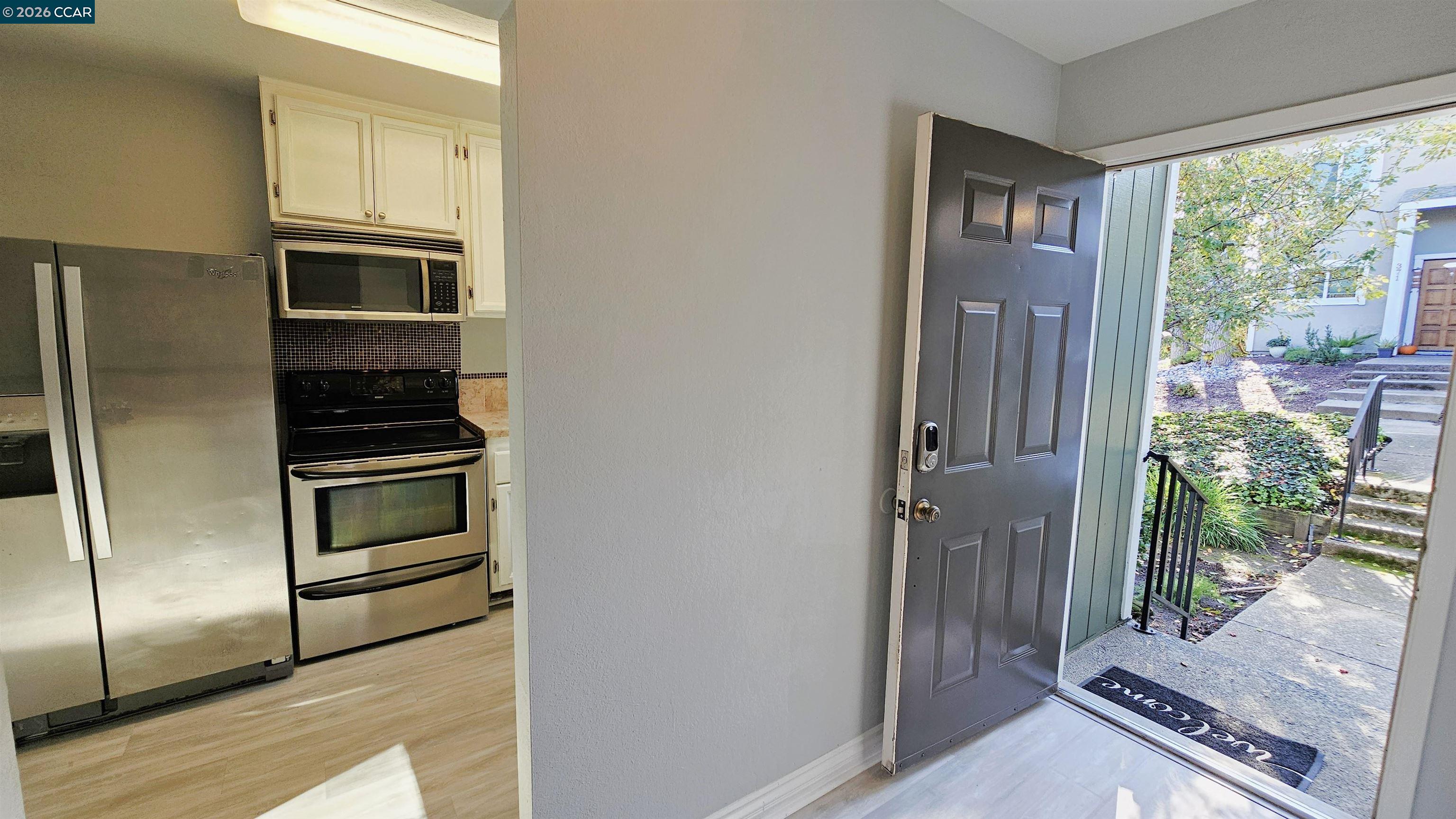 Detail Gallery Image 8 of 36 For 347 Scottsdale Rd, Pleasant Hill,  CA 94523 - 3 Beds | 2/1 Baths