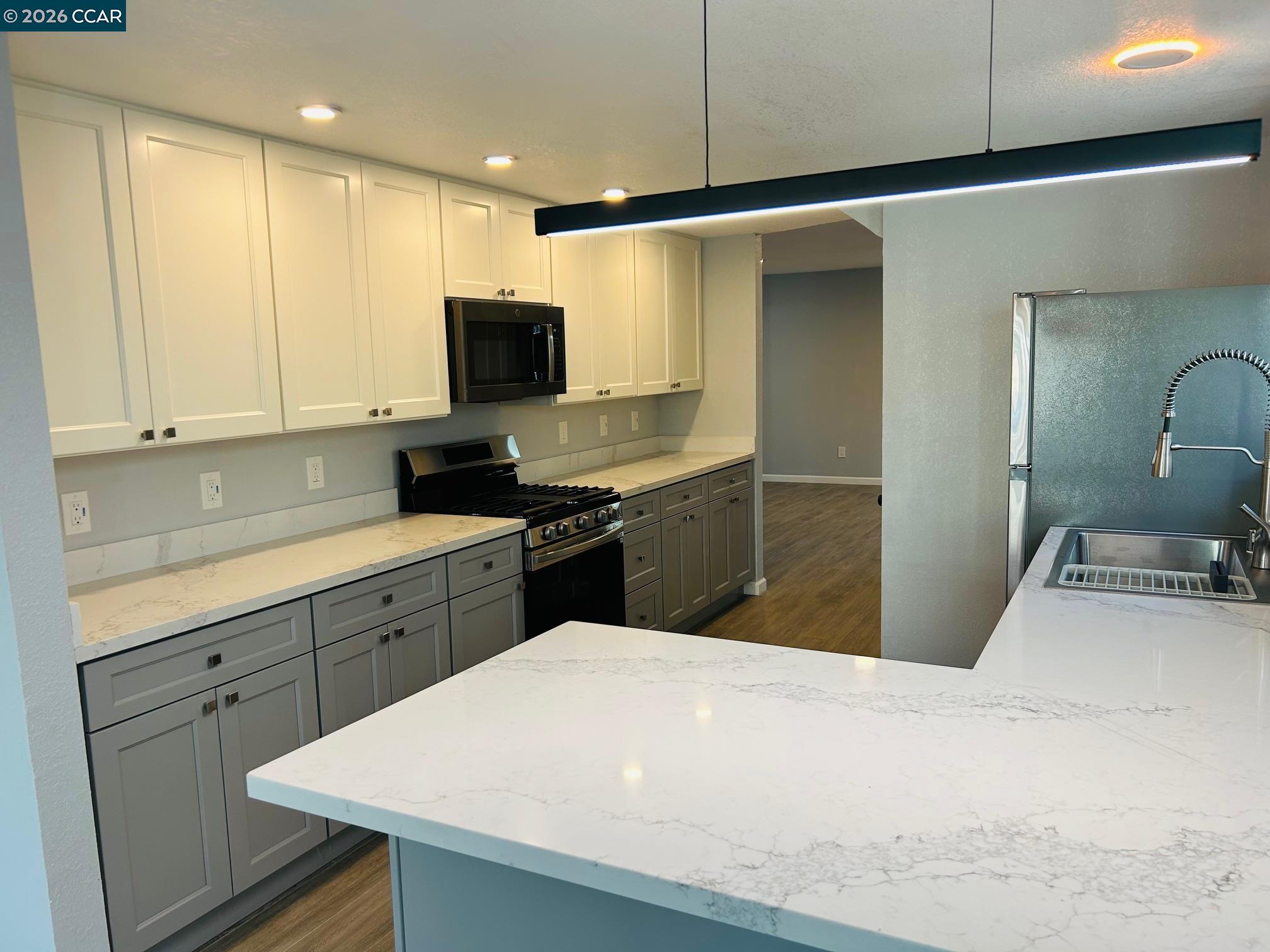 Detail Gallery Image 8 of 37 For 532 5th St, Richmond,  CA 94801 - 5 Beds | 3/1 Baths