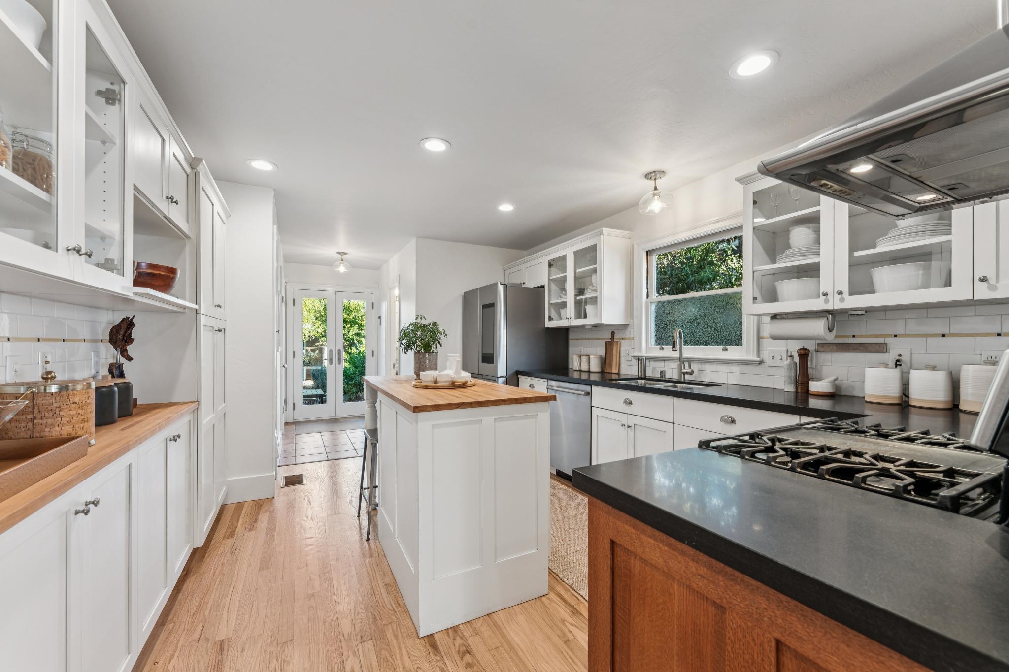 Detail Gallery Image 14 of 55 For 1525 Tyler St, Berkeley,  CA 94703 - 2 Beds | 1/1 Baths