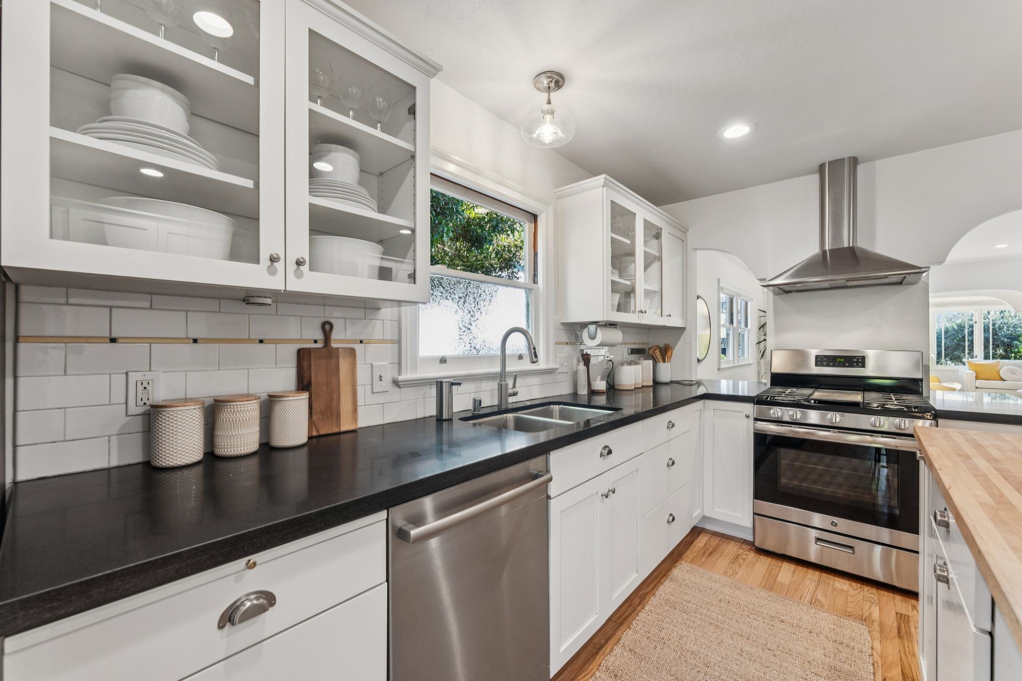 Detail Gallery Image 18 of 55 For 1525 Tyler St, Berkeley,  CA 94703 - 2 Beds | 1/1 Baths