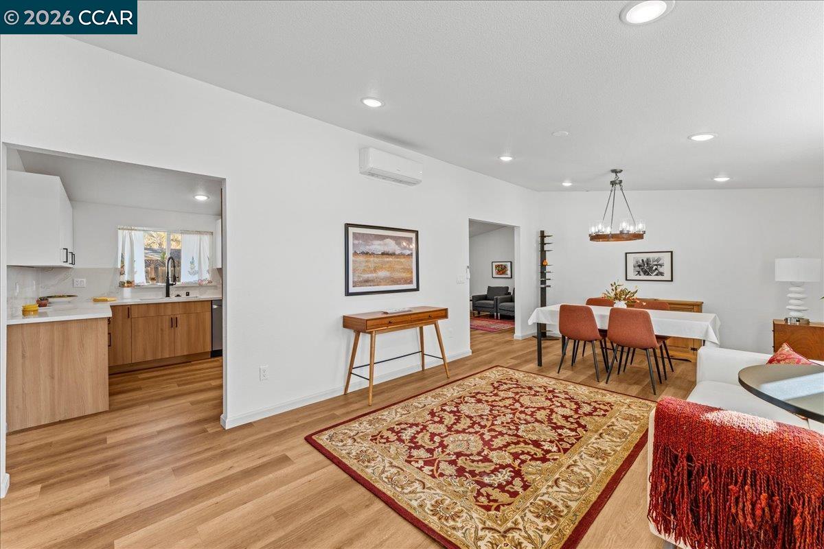 Detail Gallery Image 2 of 33 For 5169 Concord Blvd, Concord,  CA 94521 - 4 Beds | 3 Baths