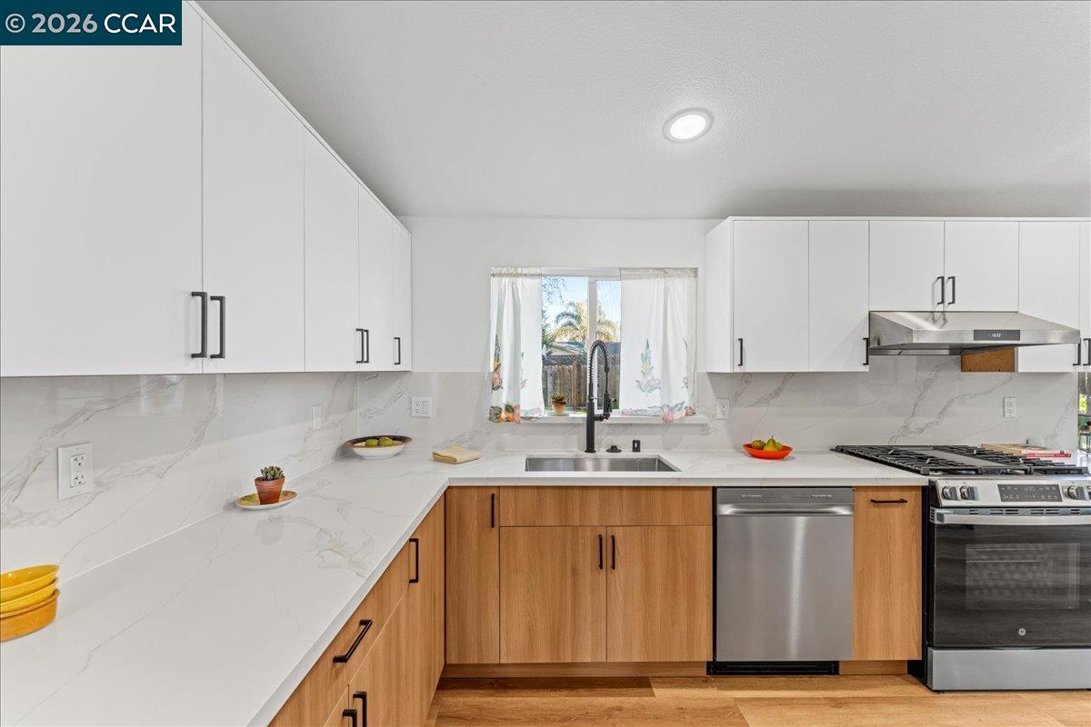 Detail Gallery Image 5 of 33 For 5169 Concord Blvd, Concord,  CA 94521 - 4 Beds | 3 Baths