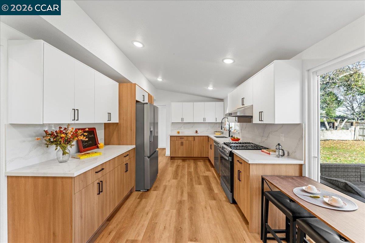 Detail Gallery Image 6 of 33 For 5169 Concord Blvd, Concord,  CA 94521 - 4 Beds | 3 Baths