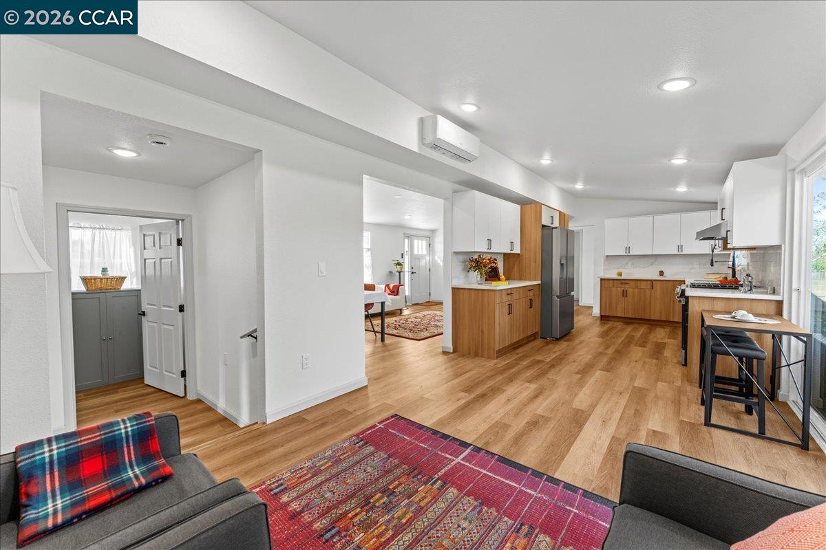 Detail Gallery Image 9 of 33 For 5169 Concord Blvd, Concord,  CA 94521 - 4 Beds | 3 Baths