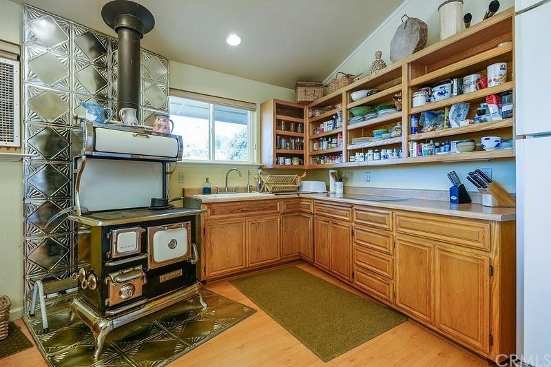 Detail Gallery Image 8 of 31 For 13942 Highway 29, Lower Lake,  CA 95457 - 2 Beds | 2 Baths