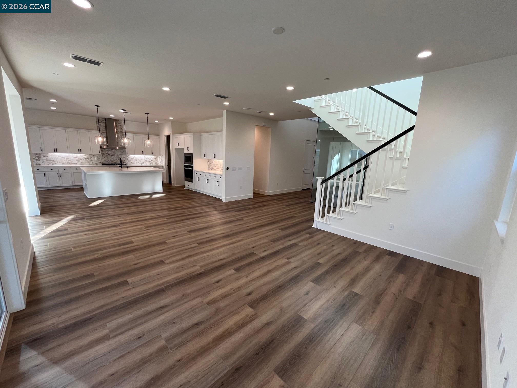 Detail Gallery Image 3 of 19 For 16127 Purdy Court, Lathrop,  CA 95330 - 5 Beds | 4/1 Baths