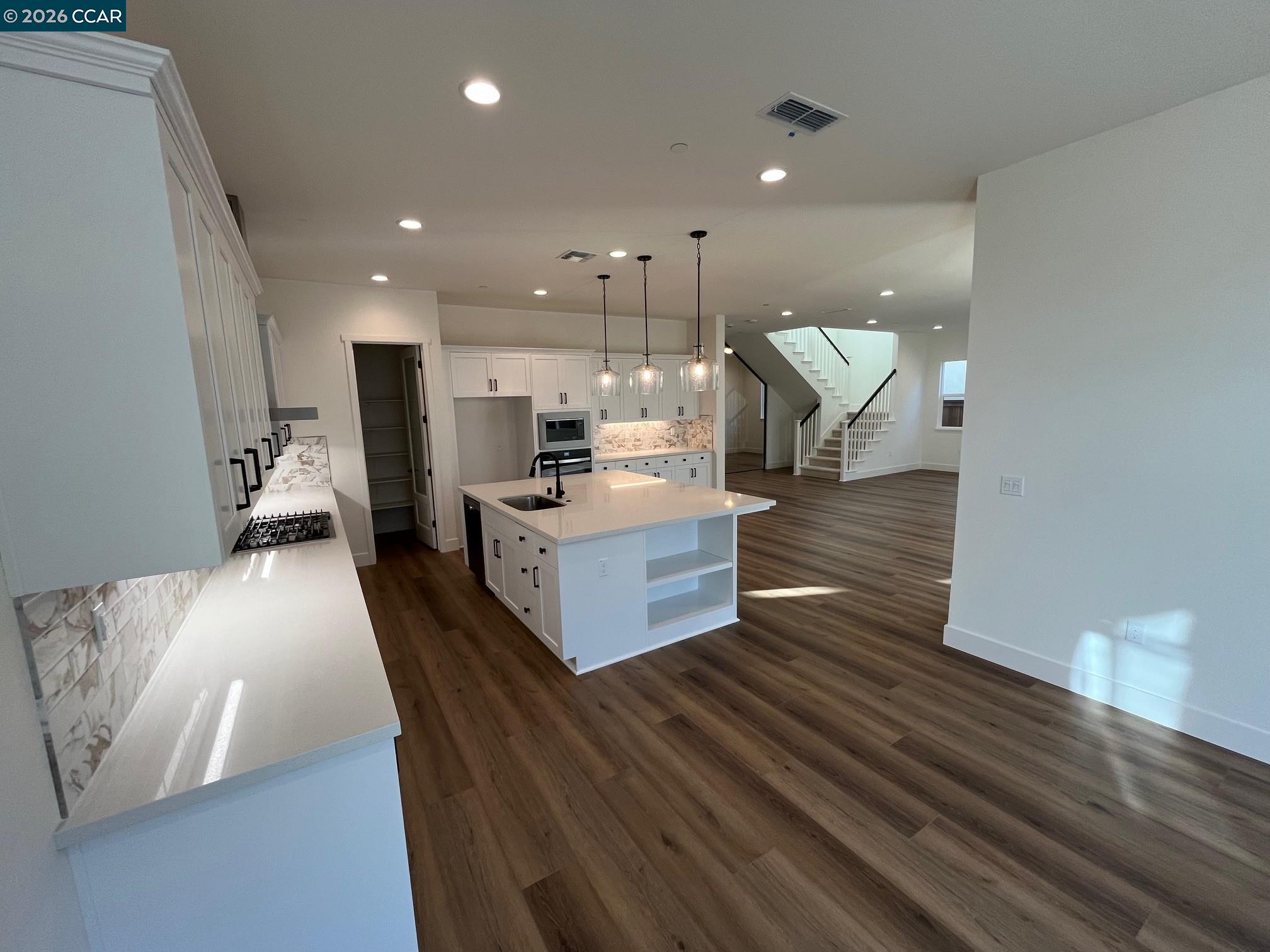 Detail Gallery Image 4 of 19 For 16127 Purdy Court, Lathrop,  CA 95330 - 5 Beds | 4/1 Baths