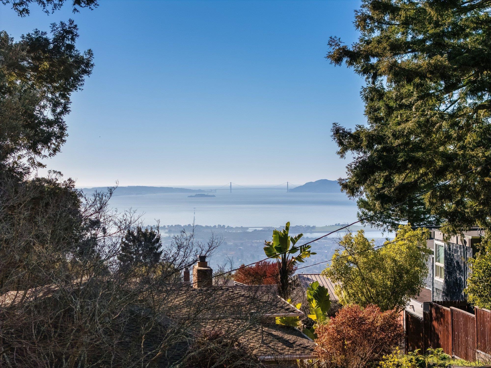Detail Gallery Image 24 of 35 For 111 Fairlawn Dr, Berkeley,  CA 94708 - 2 Beds | 2 Baths