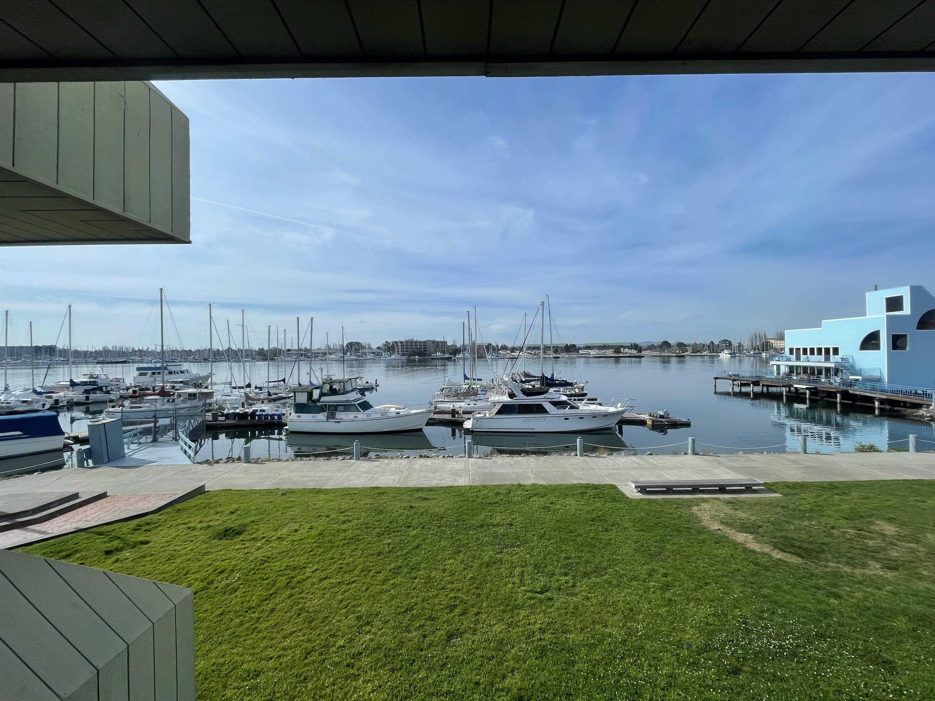 Detail Gallery Image 2 of 7 For 11 Embarcadero W, Oakland,  CA 94607 - – Beds | – Baths