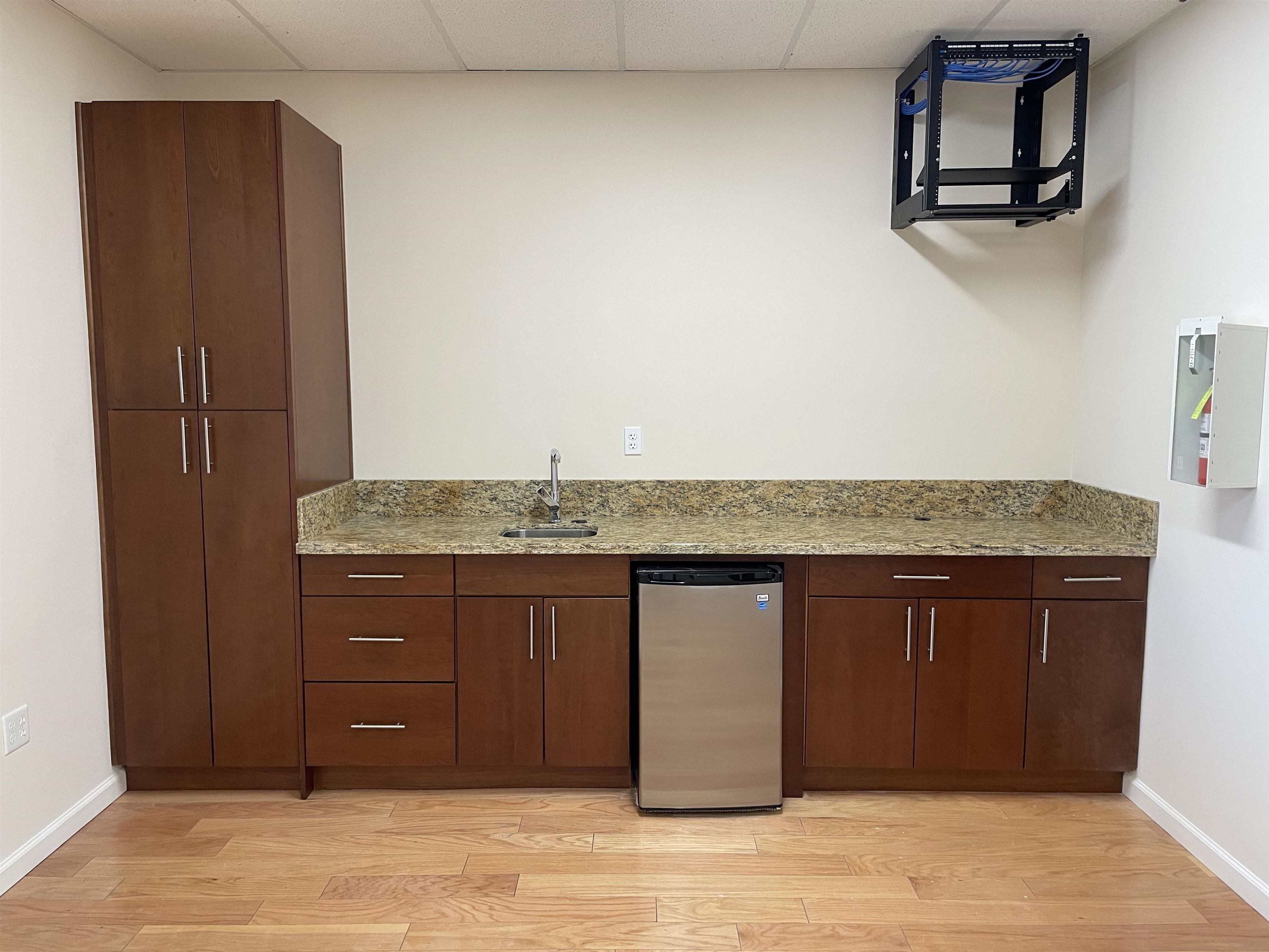 Detail Gallery Image 4 of 7 For 11 Embarcadero W, Oakland,  CA 94607 - – Beds | – Baths