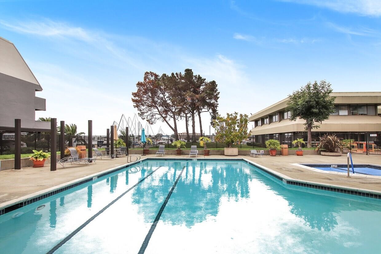 Detail Gallery Image 5 of 7 For 11 Embarcadero W, Oakland,  CA 94607 - – Beds | – Baths