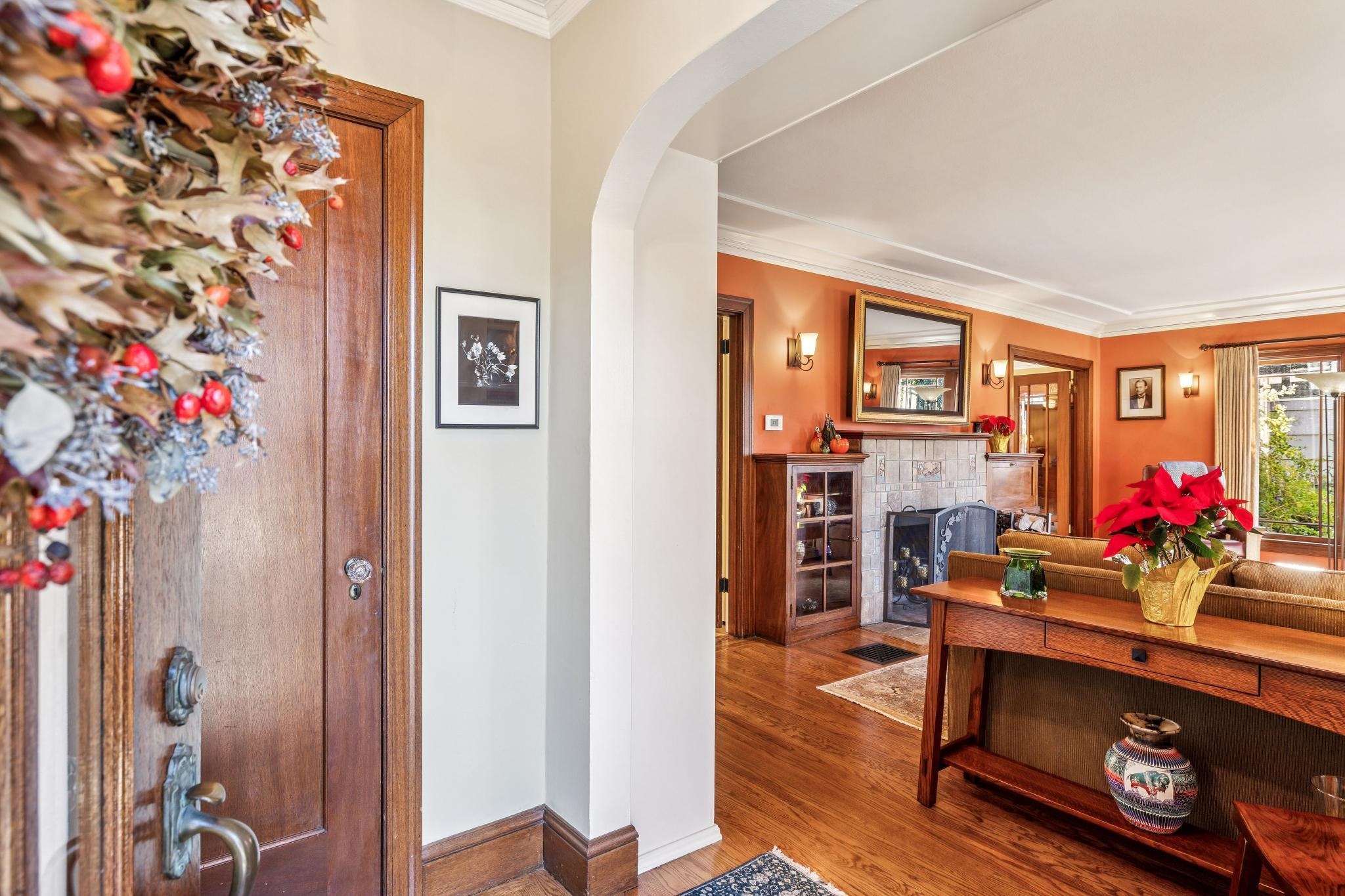 Detail Gallery Image 2 of 60 For 1416 Versailles Ave, Alameda,  CA 94501 - 3 Beds | 2 Baths