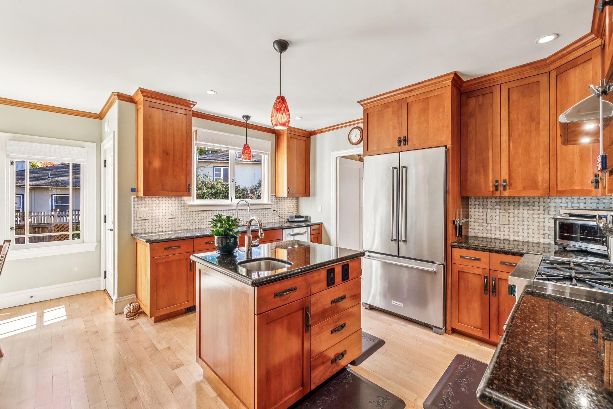 Detail Gallery Image 17 of 60 For 1416 Versailles Ave, Alameda,  CA 94501 - 3 Beds | 2 Baths