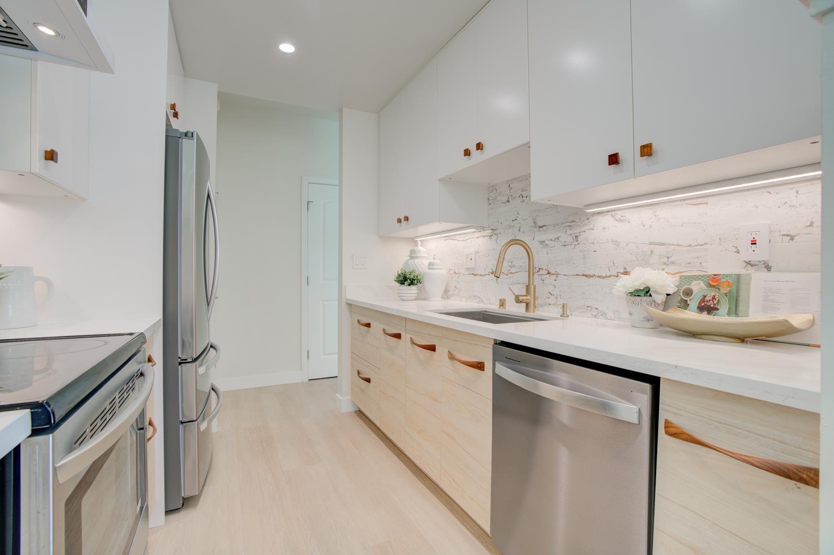 Detail Gallery Image 12 of 45 For 2271 Armada Way, San Mateo,  CA 94404 - 2 Beds | 2/1 Baths