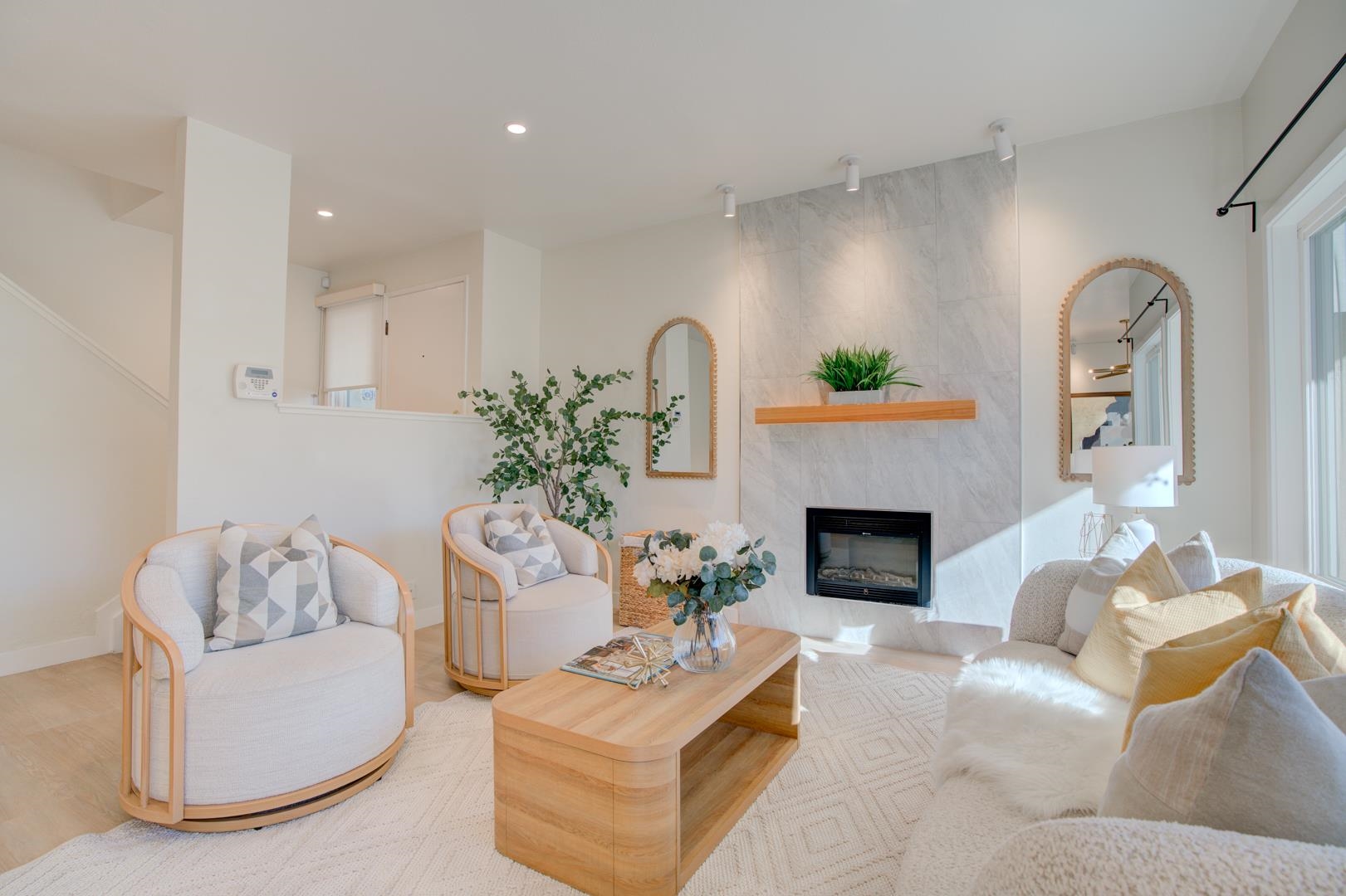 Detail Gallery Image 3 of 45 For 2271 Armada Way, San Mateo,  CA 94404 - 2 Beds | 2/1 Baths