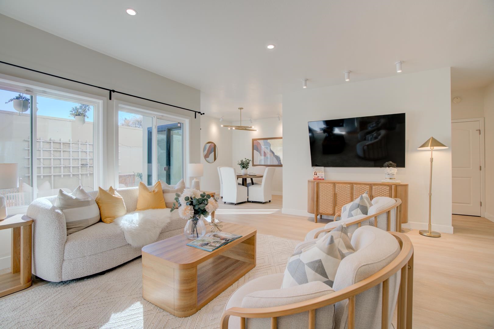 Detail Gallery Image 4 of 45 For 2271 Armada Way, San Mateo,  CA 94404 - 2 Beds | 2/1 Baths