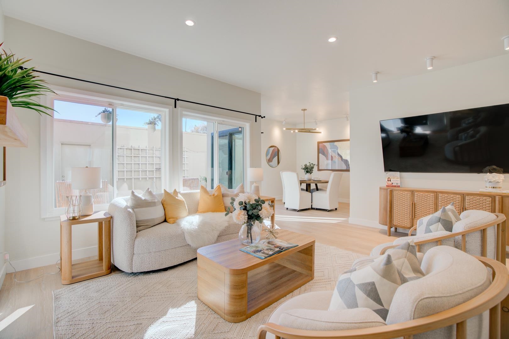 Detail Gallery Image 5 of 45 For 2271 Armada Way, San Mateo,  CA 94404 - 2 Beds | 2/1 Baths