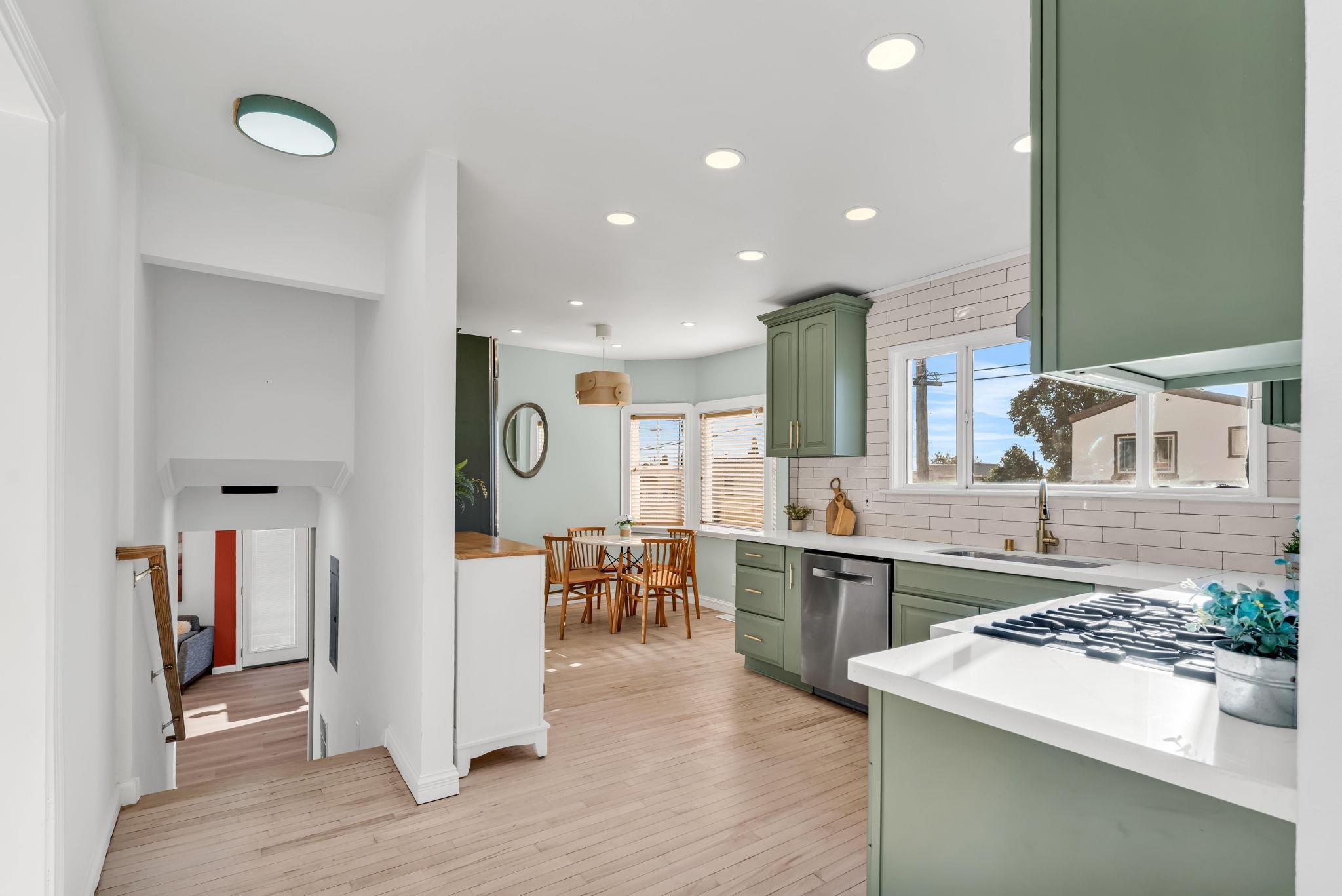 Detail Gallery Image 14 of 48 For 3000 56th Ave, Oakland,  CA 94605 - 4 Beds | 3 Baths