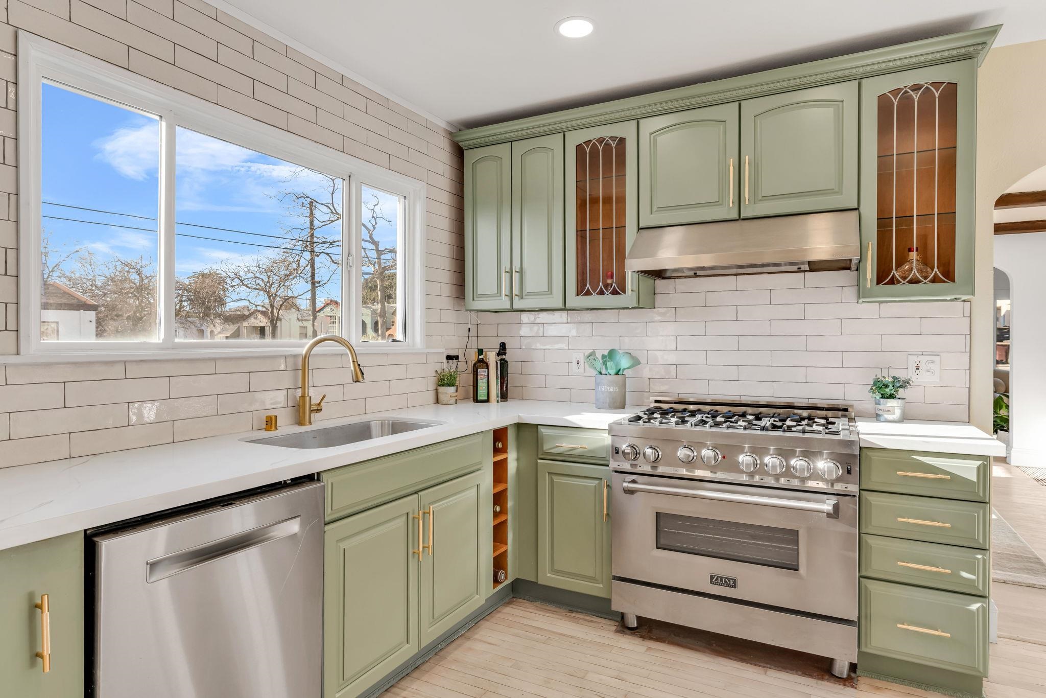 Detail Gallery Image 19 of 48 For 3000 56th Ave, Oakland,  CA 94605 - 4 Beds | 3 Baths