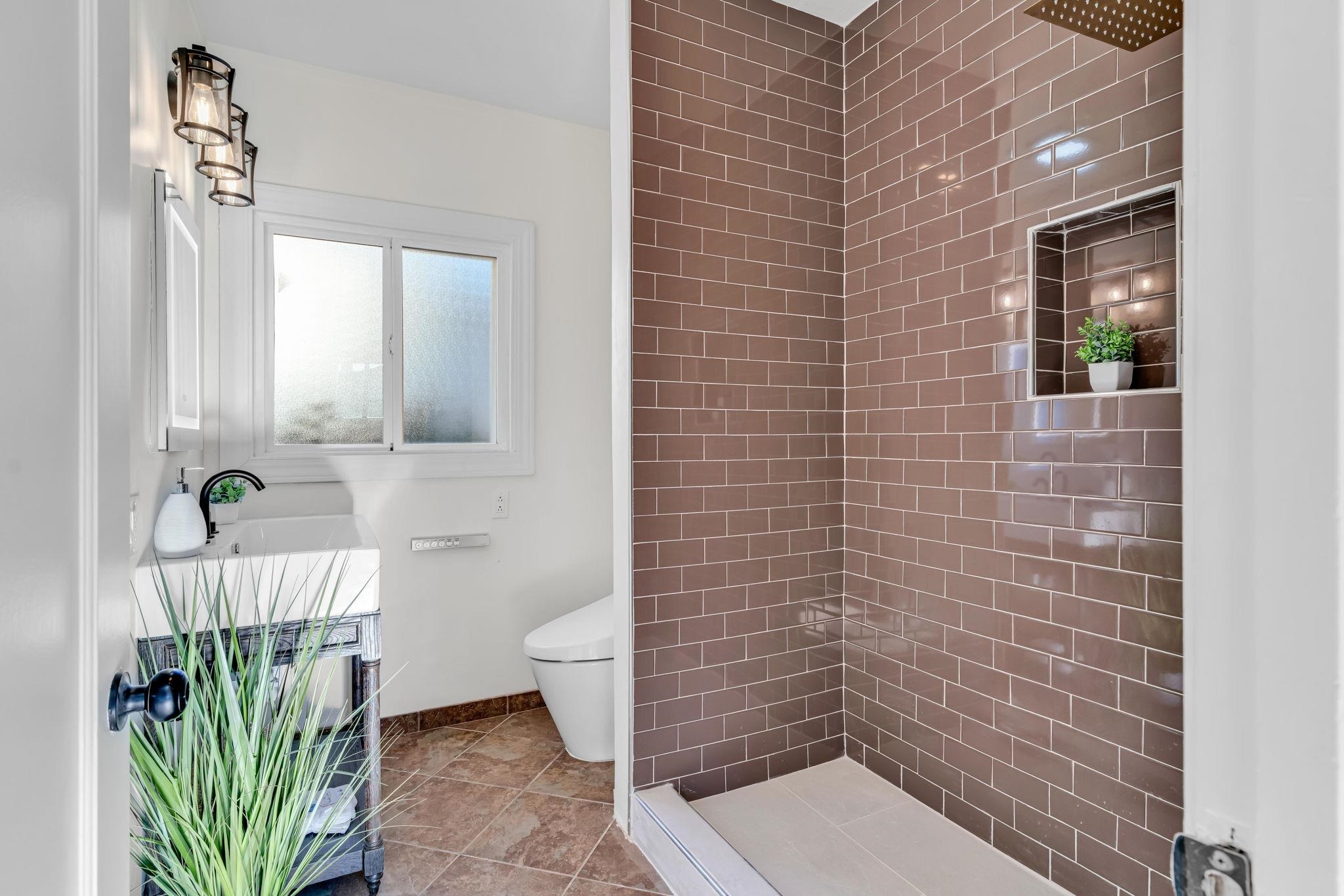 Detail Gallery Image 22 of 48 For 3000 56th Ave, Oakland,  CA 94605 - 4 Beds | 3 Baths