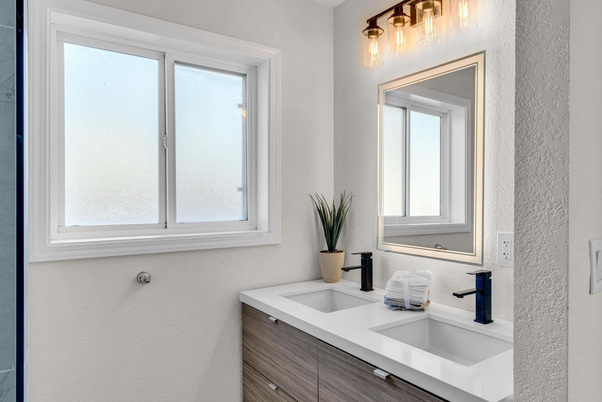 Detail Gallery Image 29 of 48 For 3000 56th Ave, Oakland,  CA 94605 - 4 Beds | 3 Baths