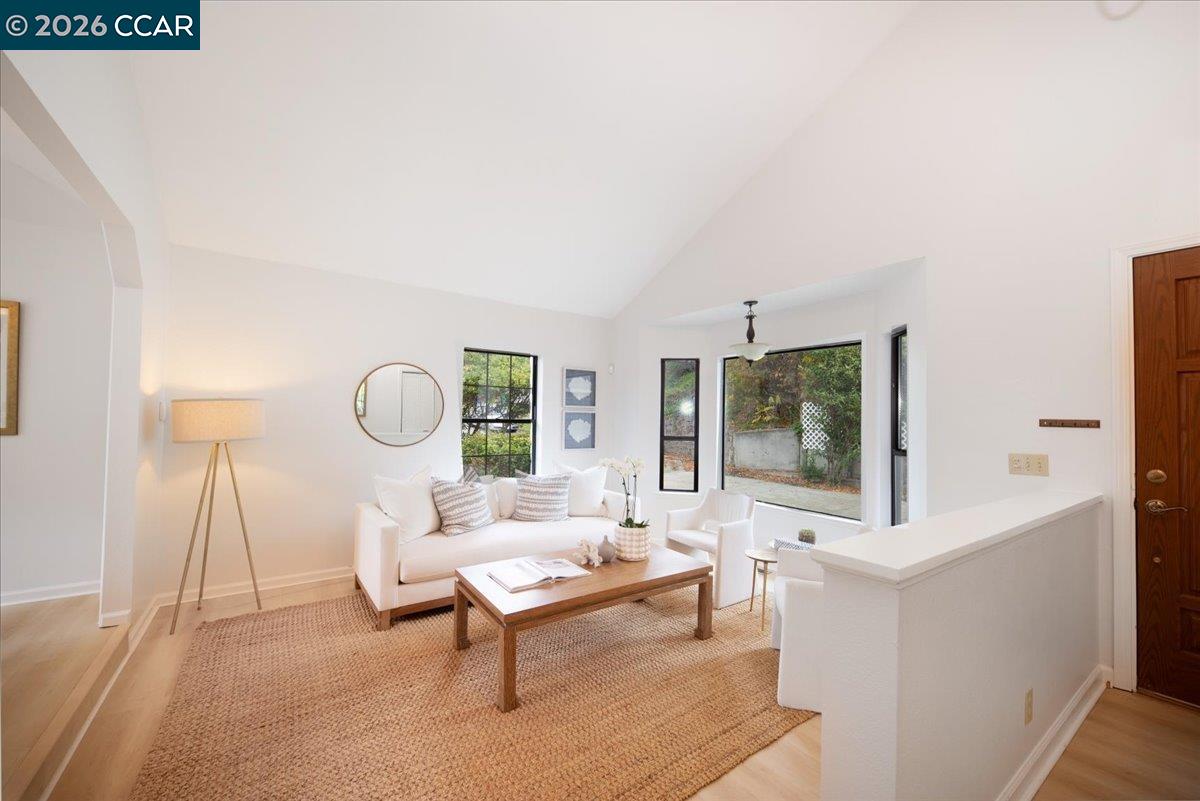 Detail Gallery Image 2 of 25 For 15 Aspen Ct, El Sobrante,  CA 94803 - 4 Beds | 3 Baths