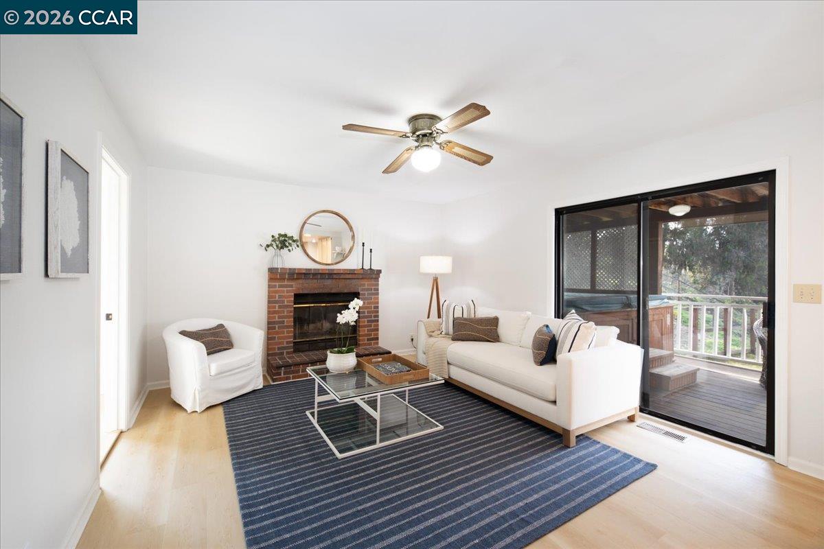 Detail Gallery Image 8 of 25 For 15 Aspen Ct, El Sobrante,  CA 94803 - 4 Beds | 3 Baths