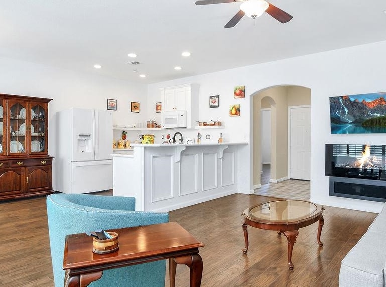 Detail Gallery Image 3 of 28 For 1318 Bonum Way, Brentwood,  CA 94513 - 2 Beds | 2 Baths