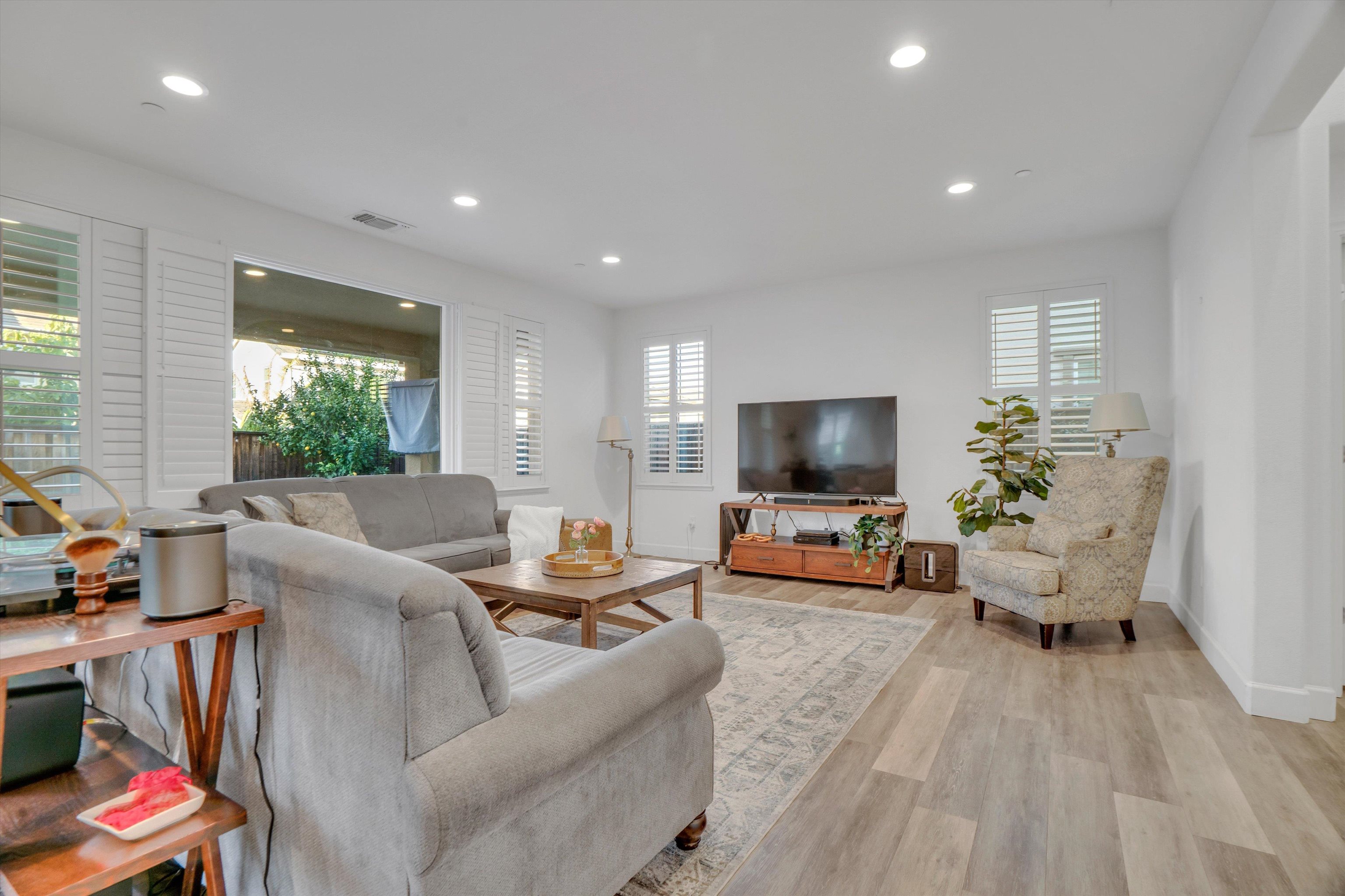 Detail Gallery Image 15 of 48 For 263 E Vita Ave, Mountain House,  CA 95391 - 4 Beds | 3/1 Baths